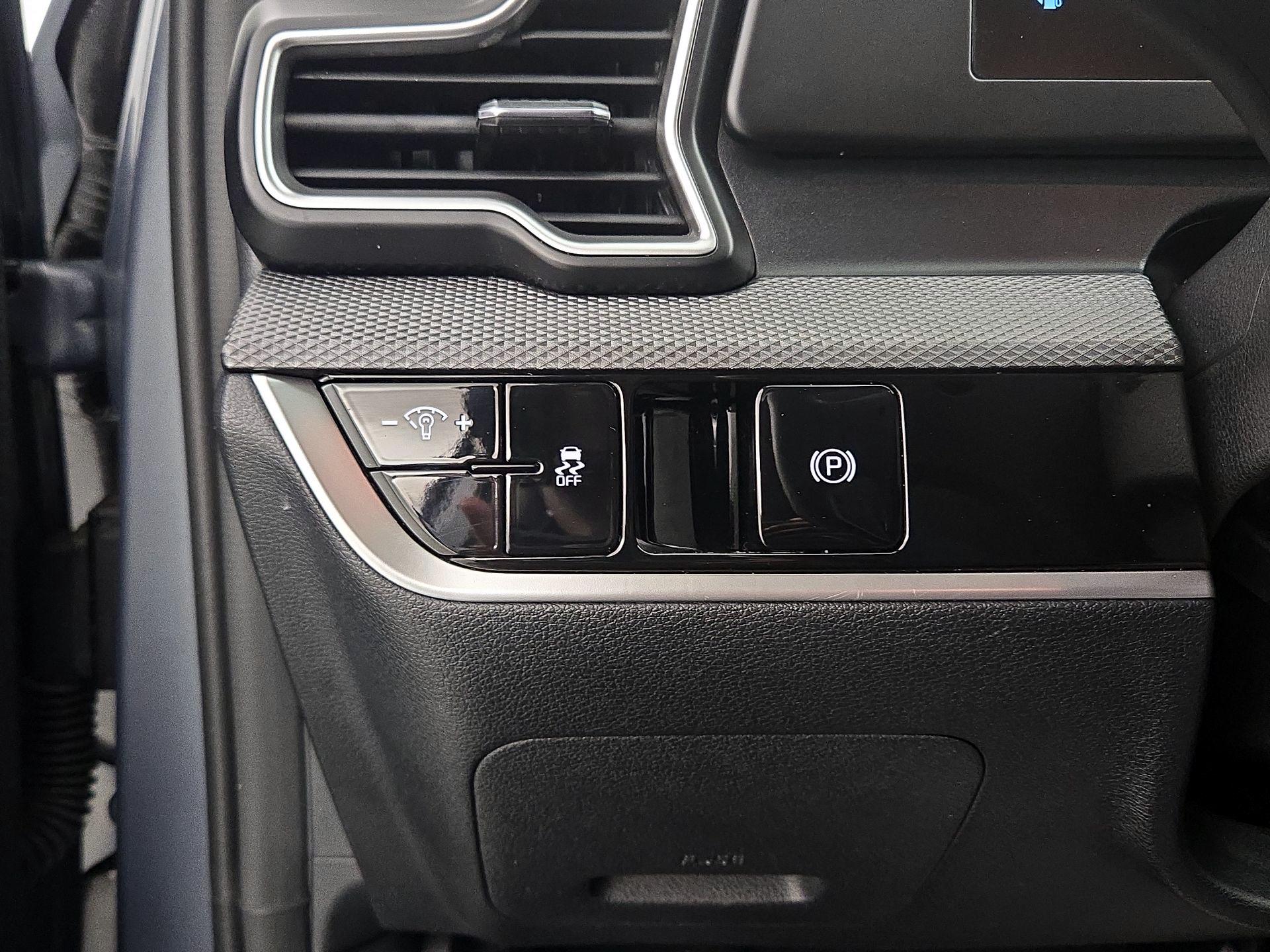 Thumbnail: 2025 Kia Sportage - 13