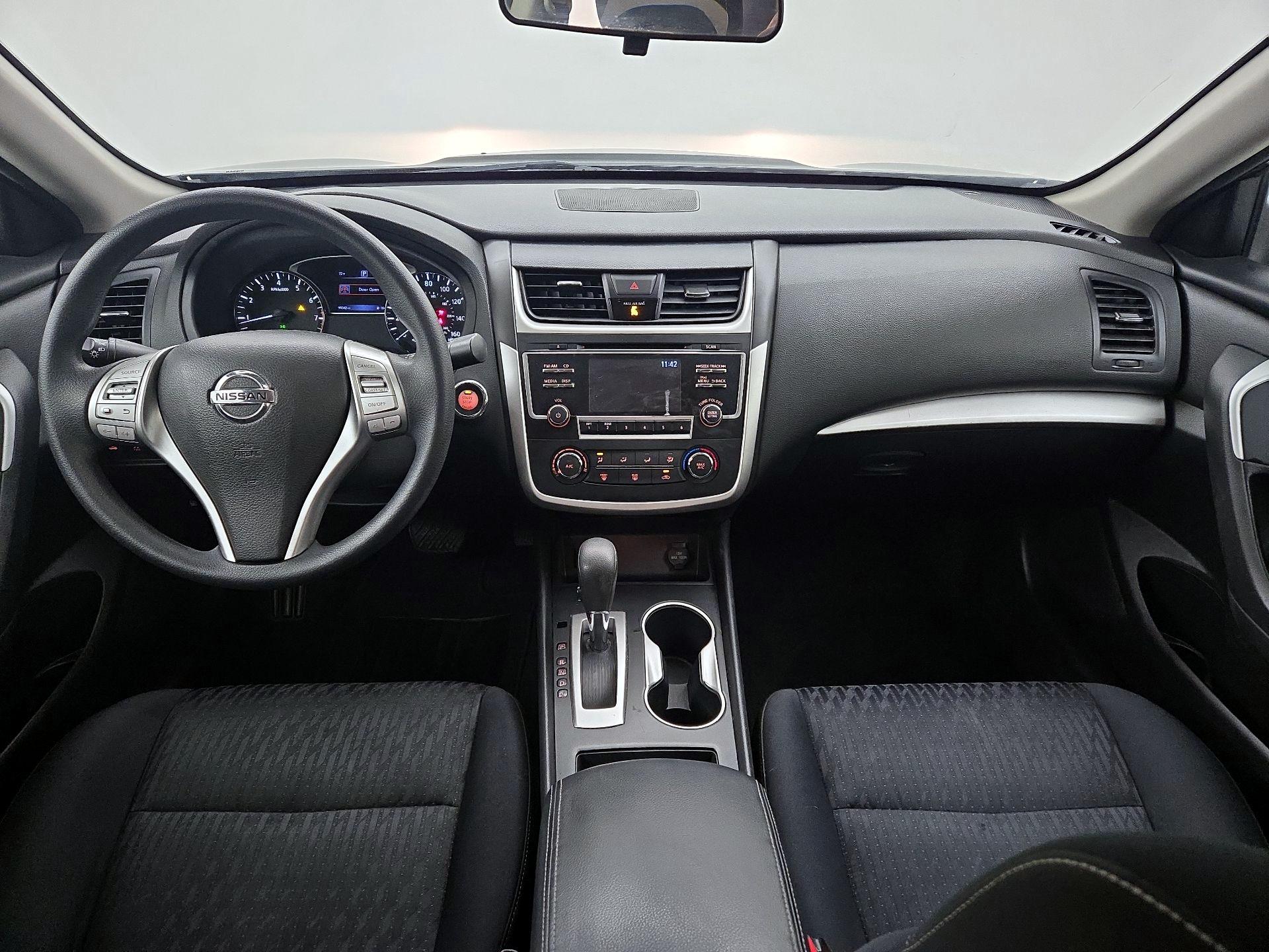 Thumbnail: 2017 Nissan Altima - 9