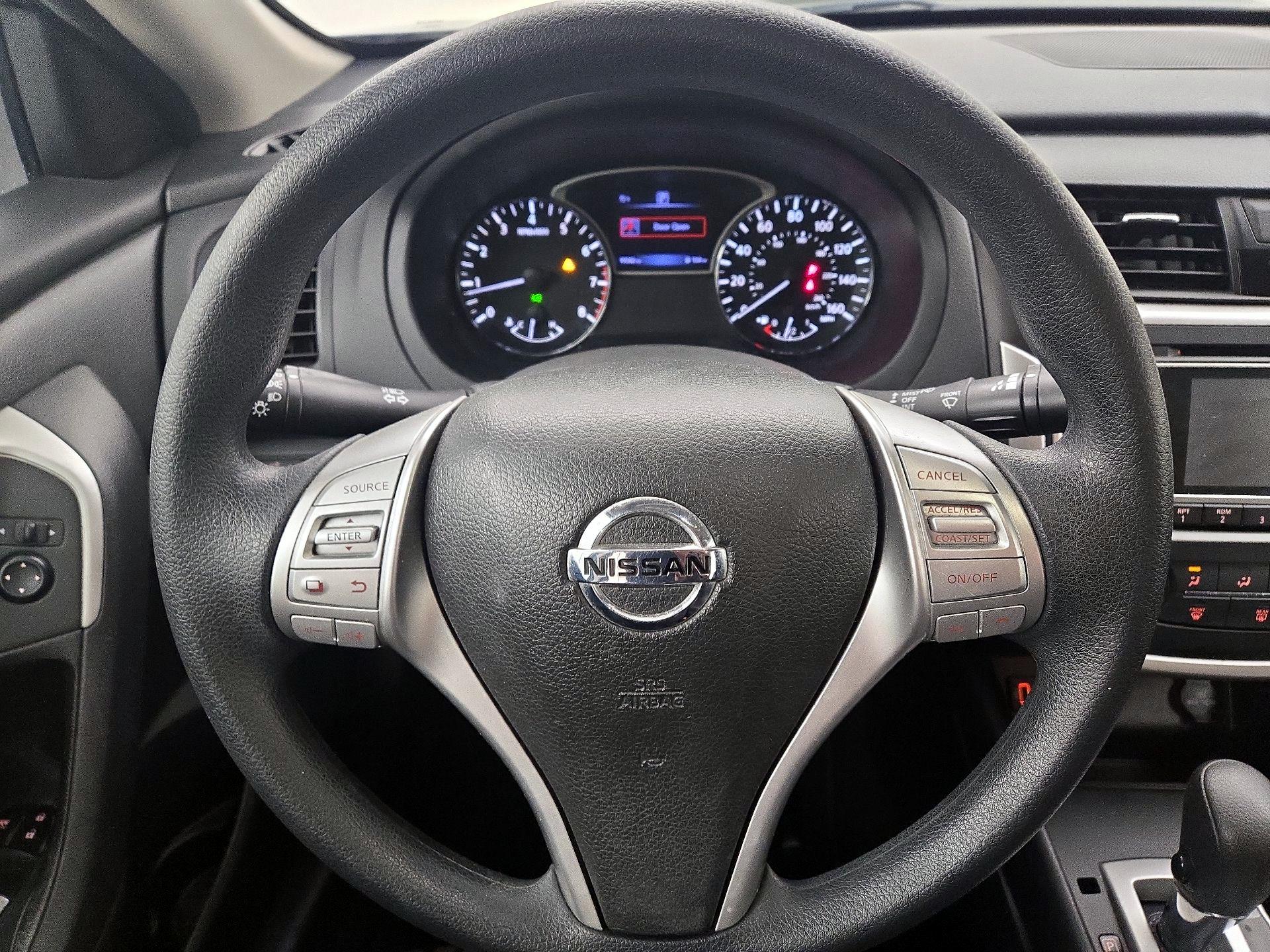 Thumbnail: 2017 Nissan Altima - 10