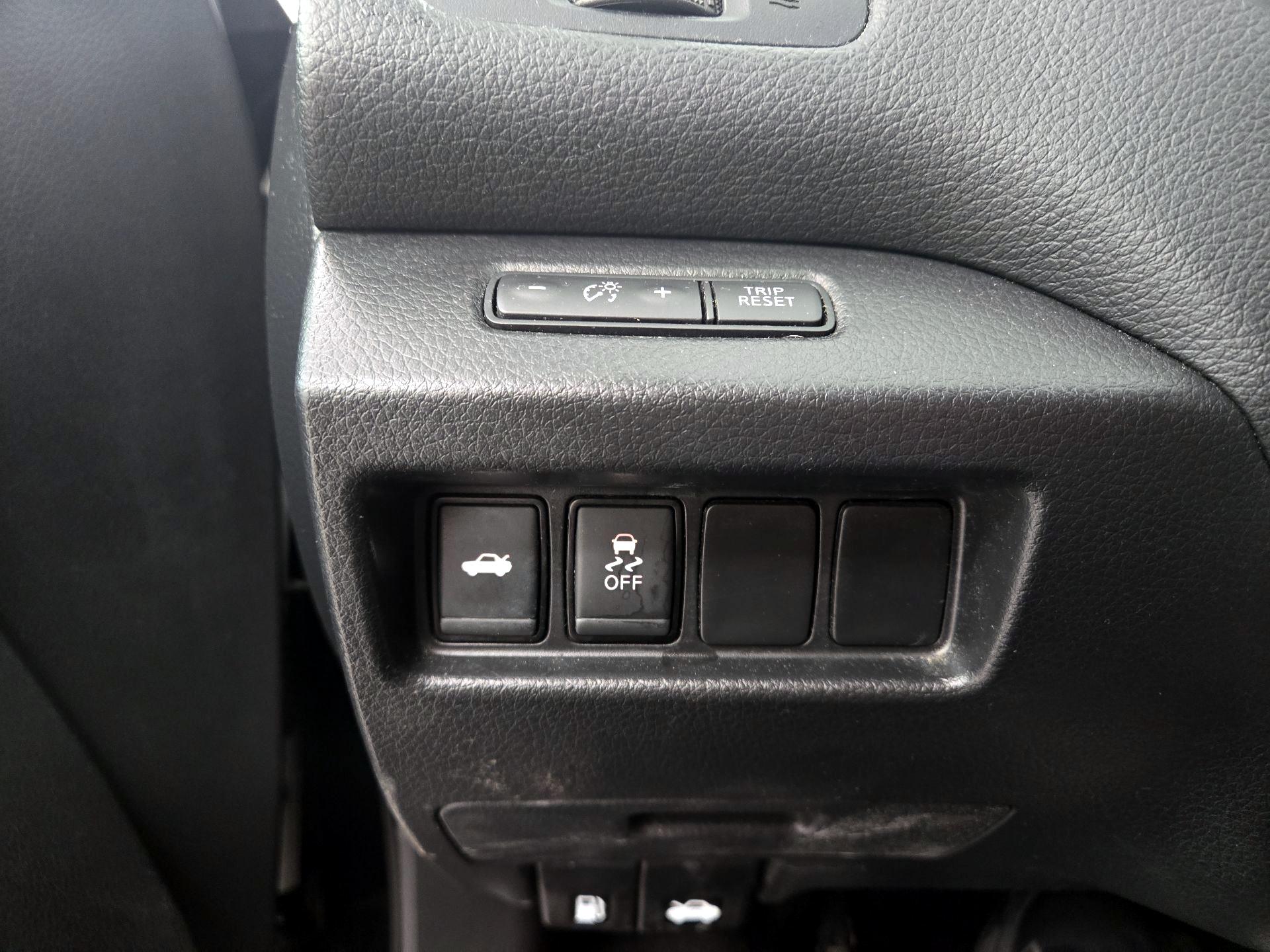 Thumbnail: 2017 Nissan Altima - 13