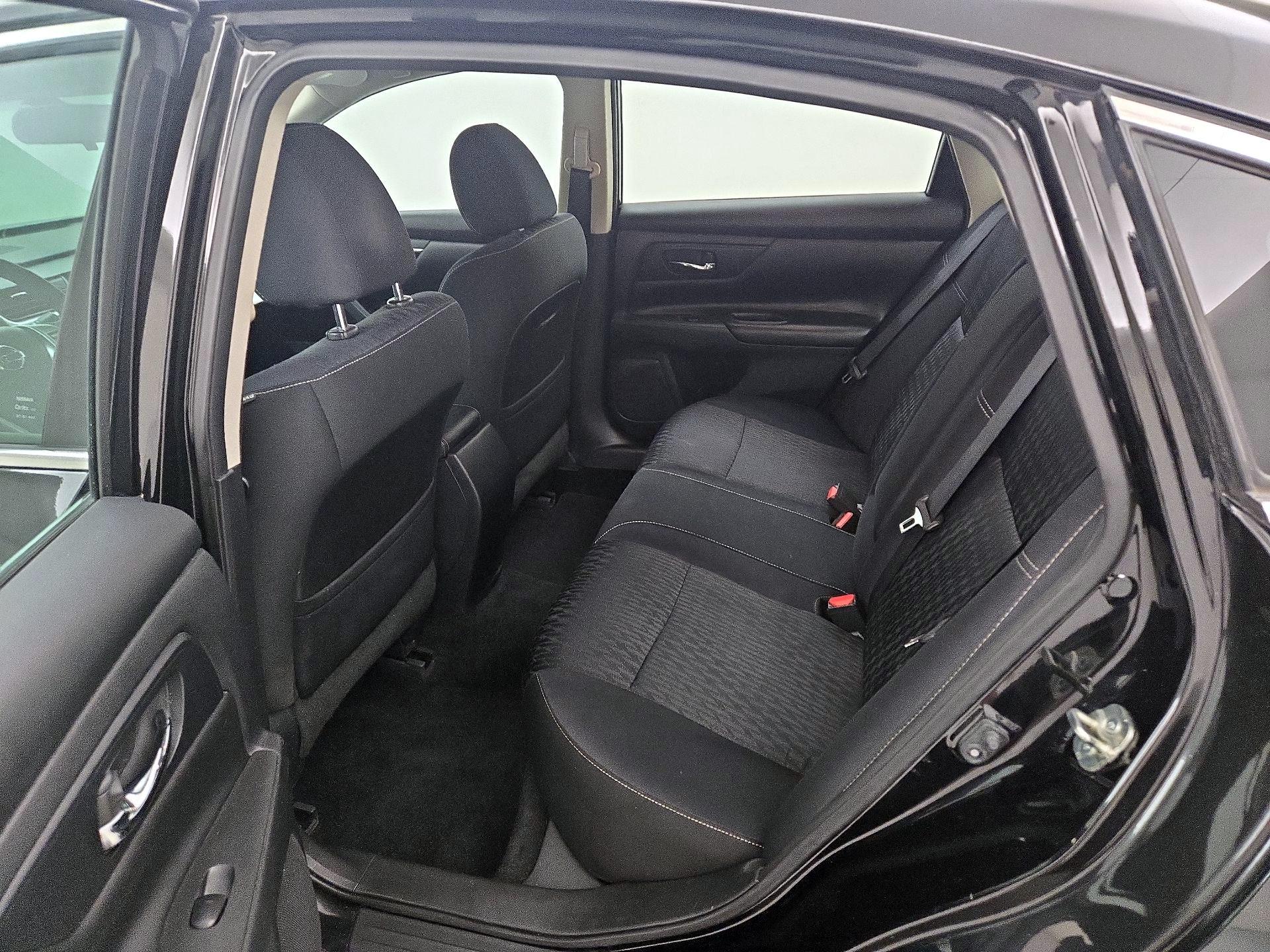 Thumbnail: 2017 Nissan Altima - 19