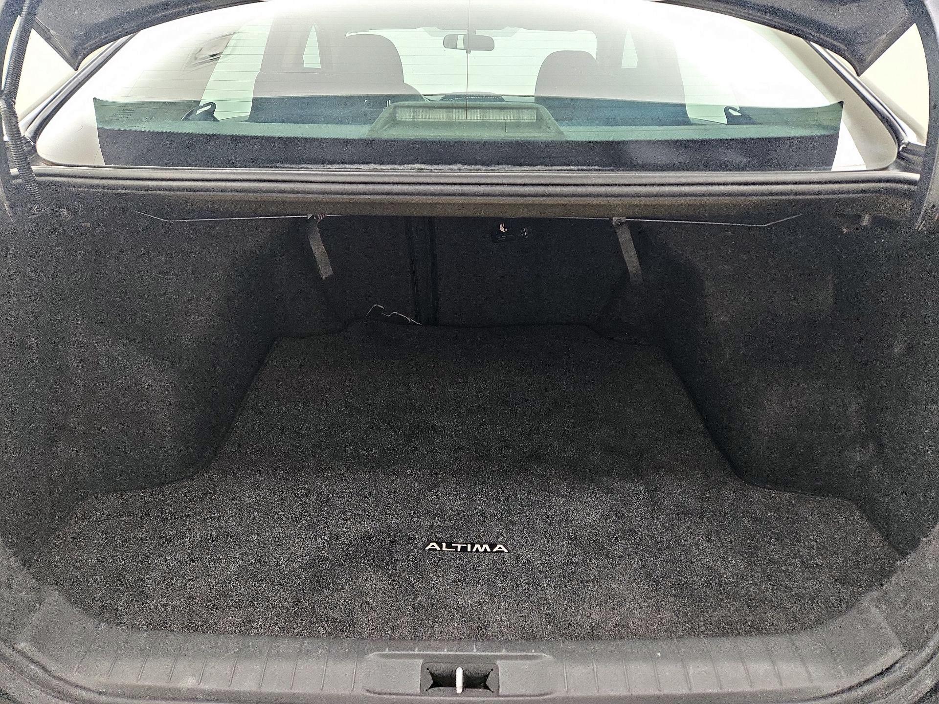 Thumbnail: 2017 Nissan Altima - 20