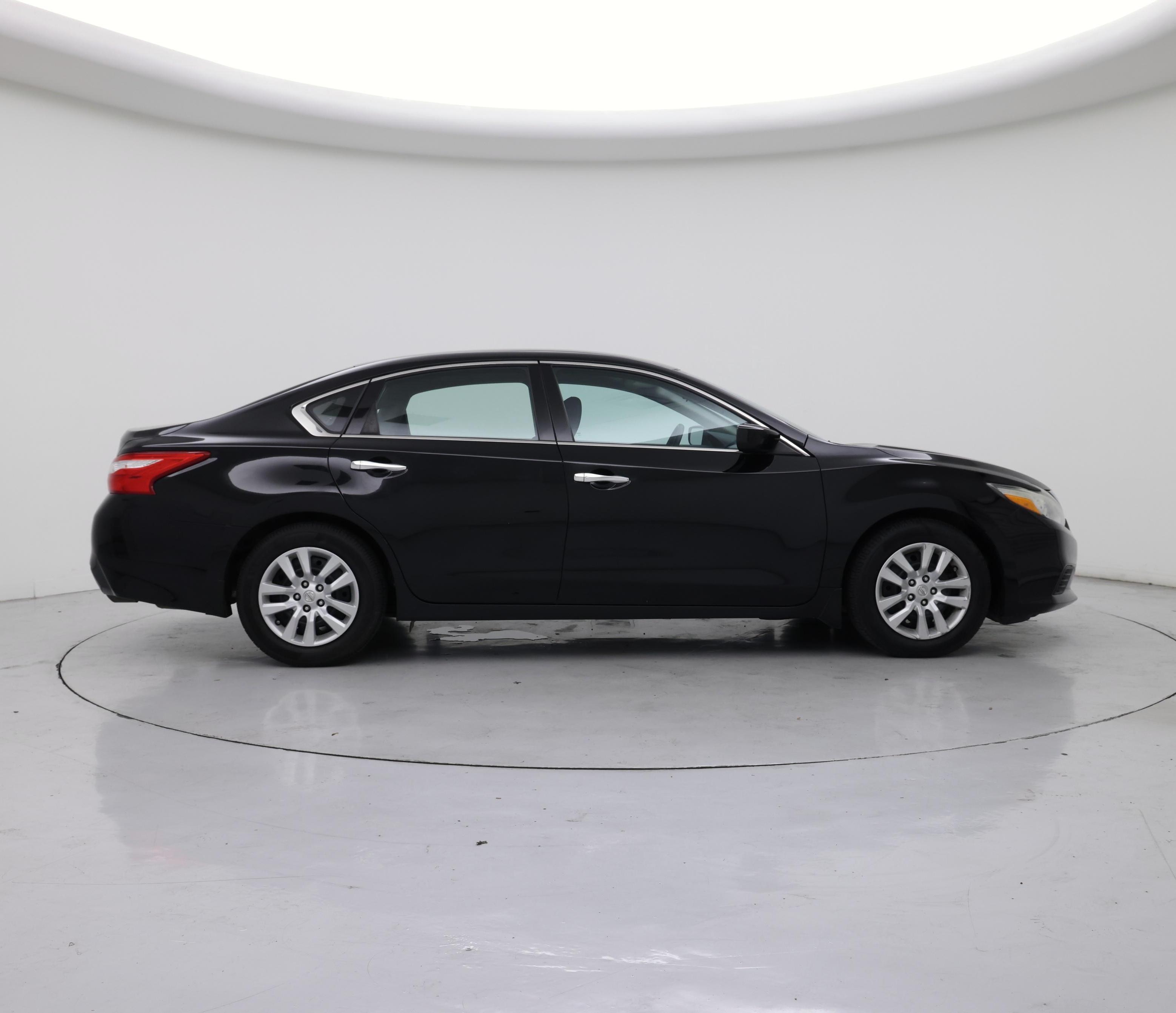 Thumbnail: 2017 Nissan Altima - 7