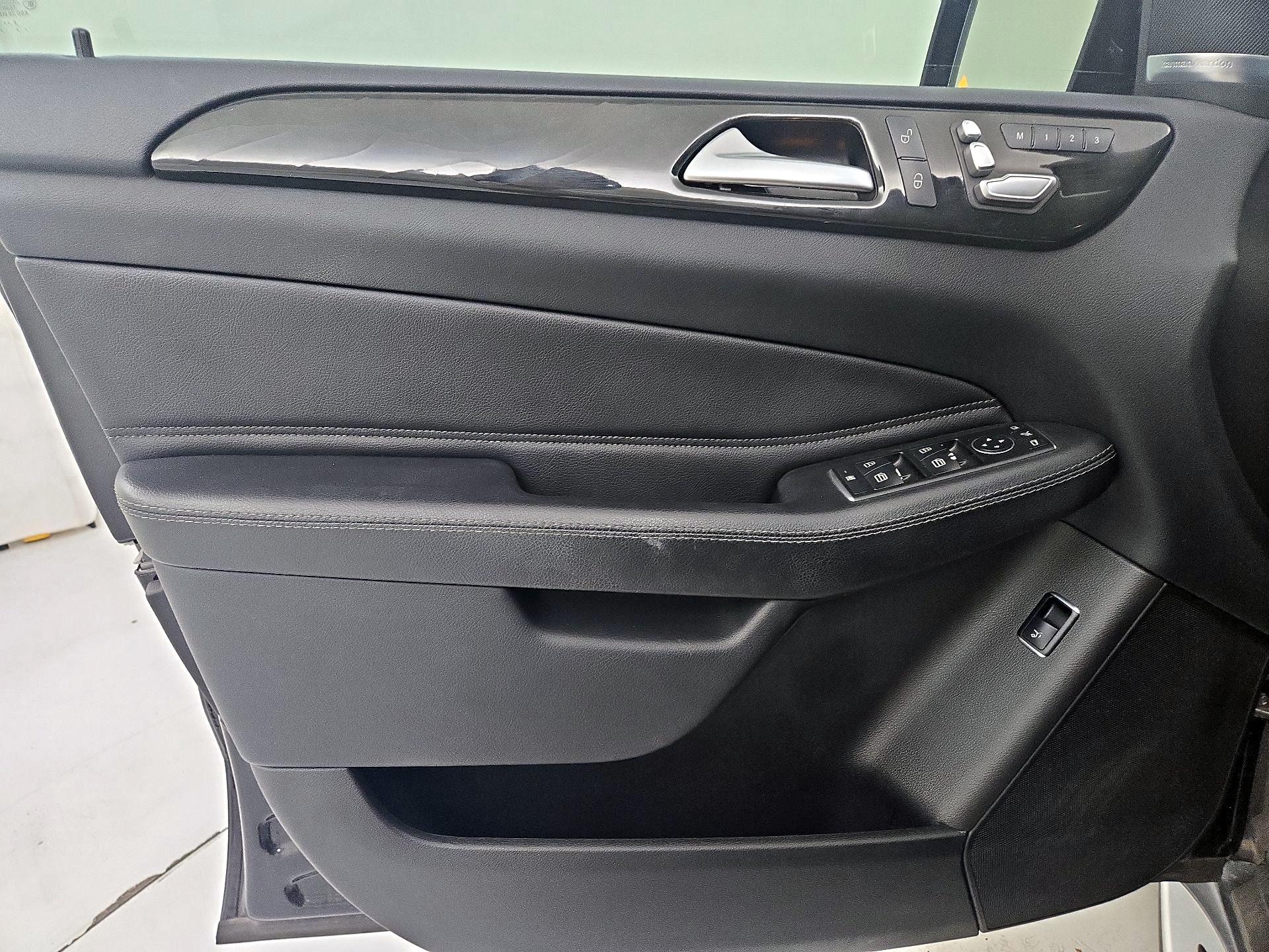 Thumbnail: 2017 Mercedes-Benz GLE - 12