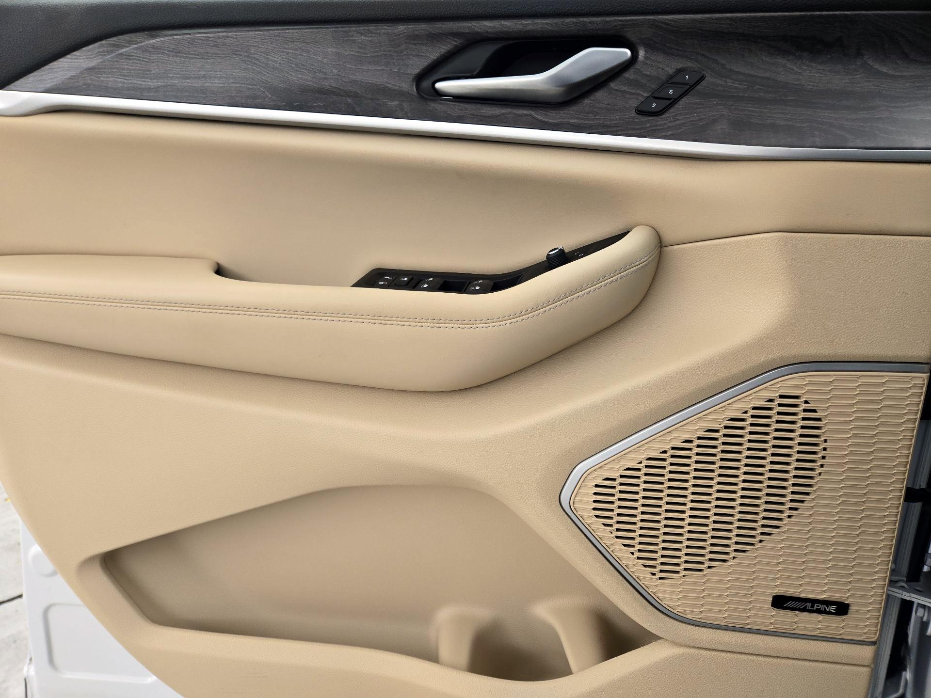 Thumbnail: 2023 Jeep Grand Cherokee - 12
