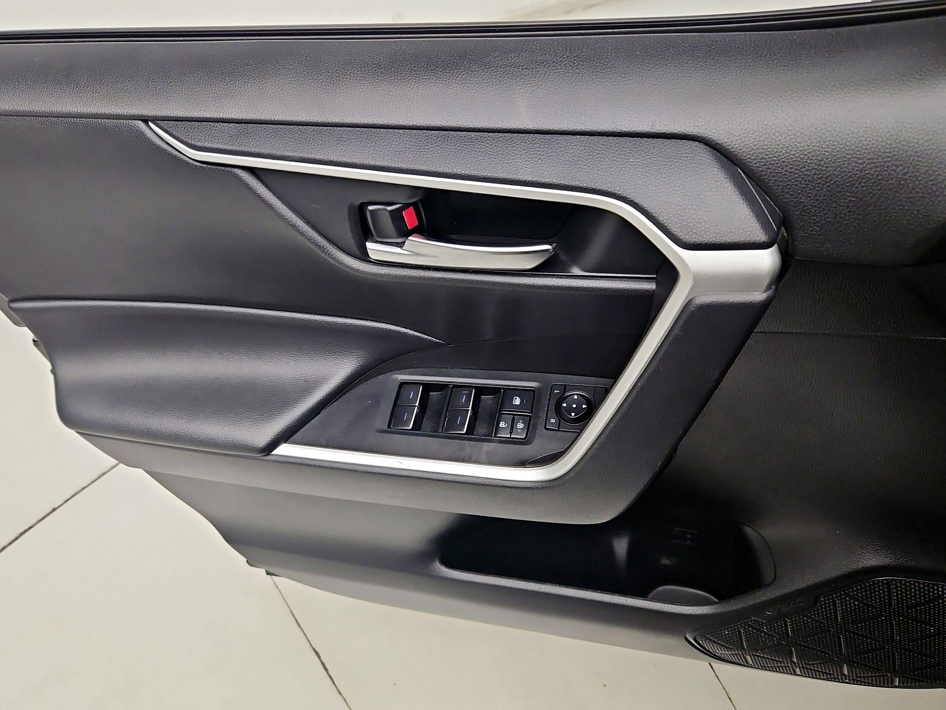 Thumbnail: 2022 Toyota RAV4 - 12