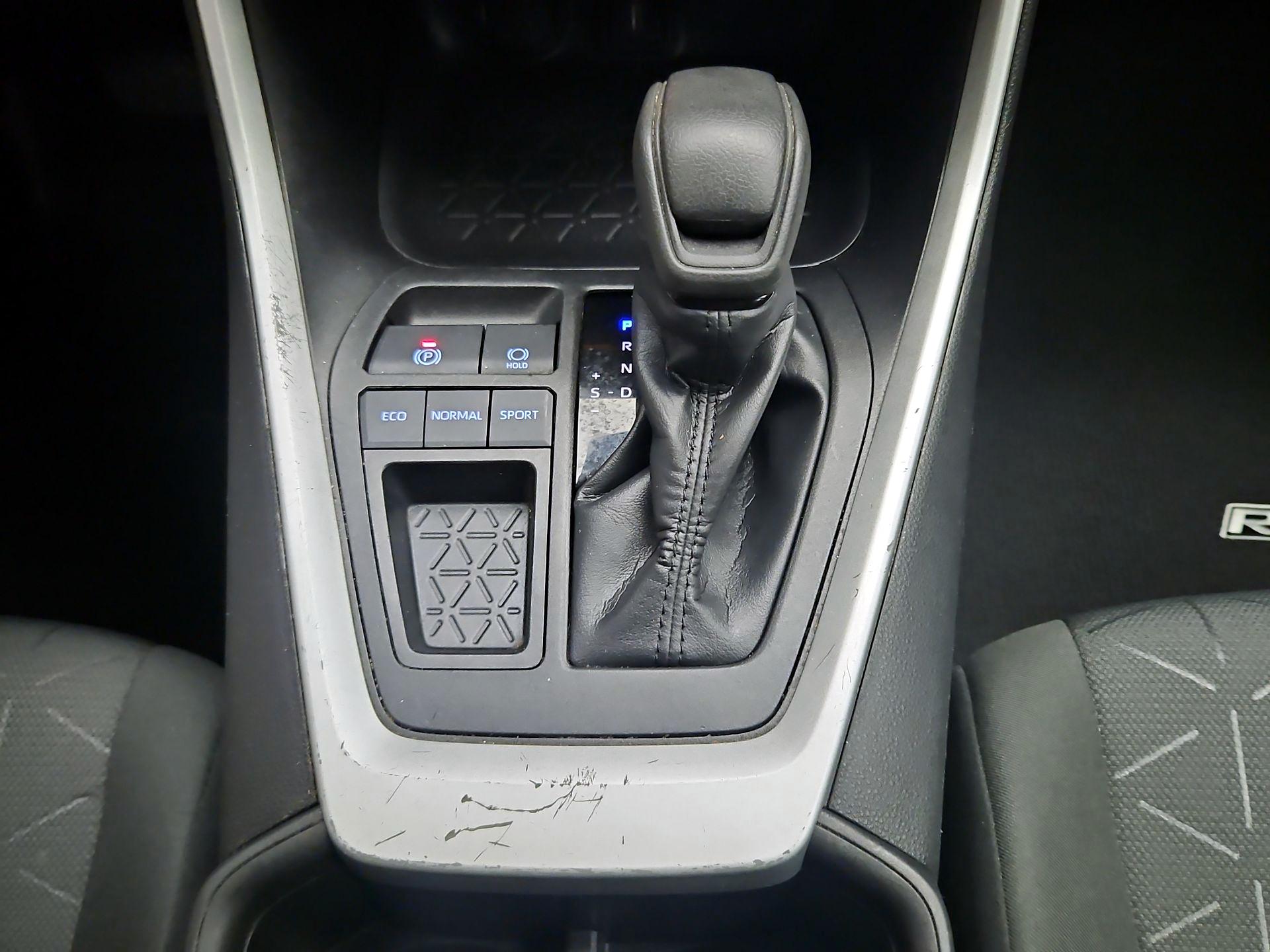 Thumbnail: 2022 Toyota RAV4 - 17