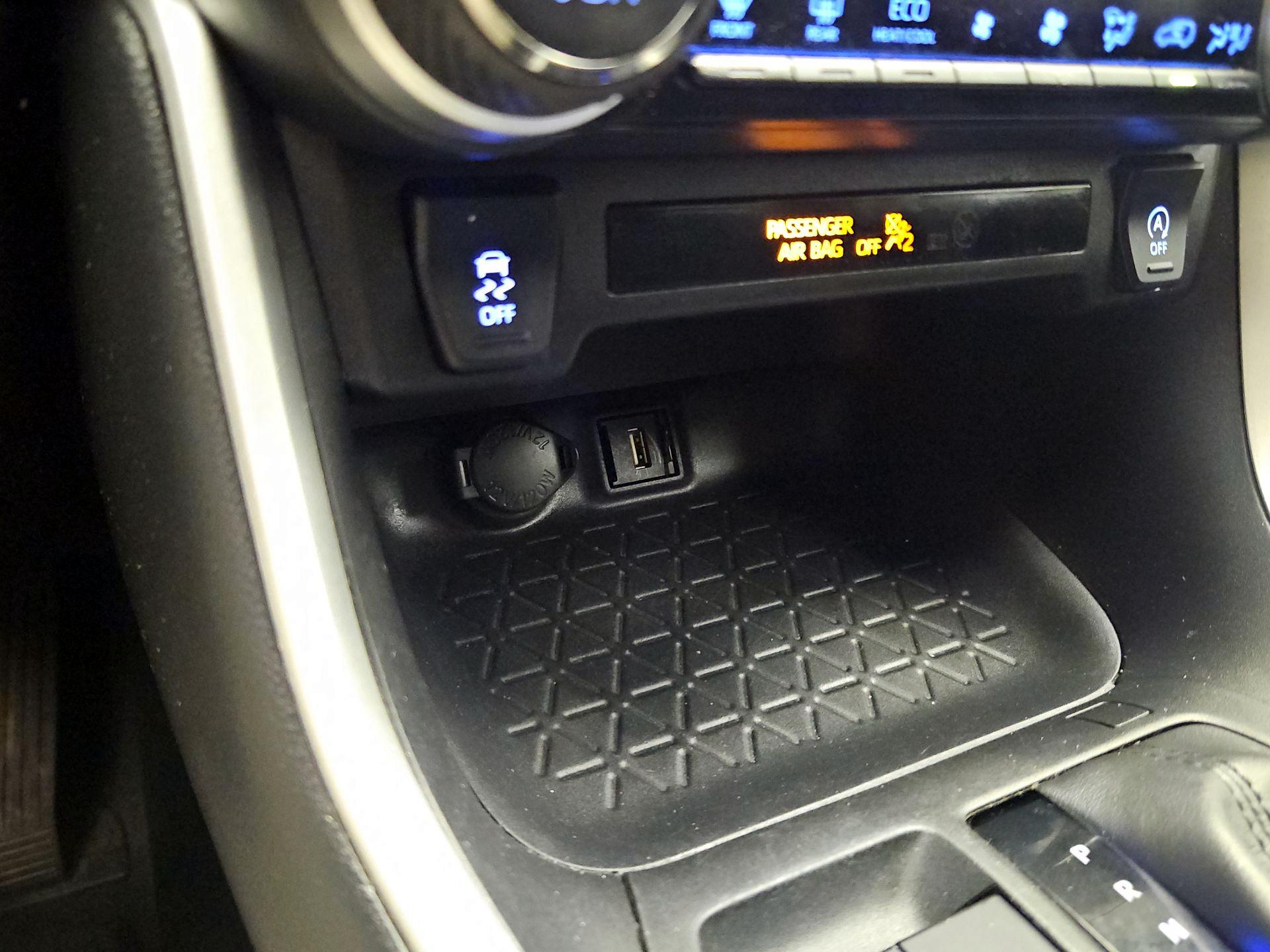 Thumbnail: 2022 Toyota RAV4 - 18