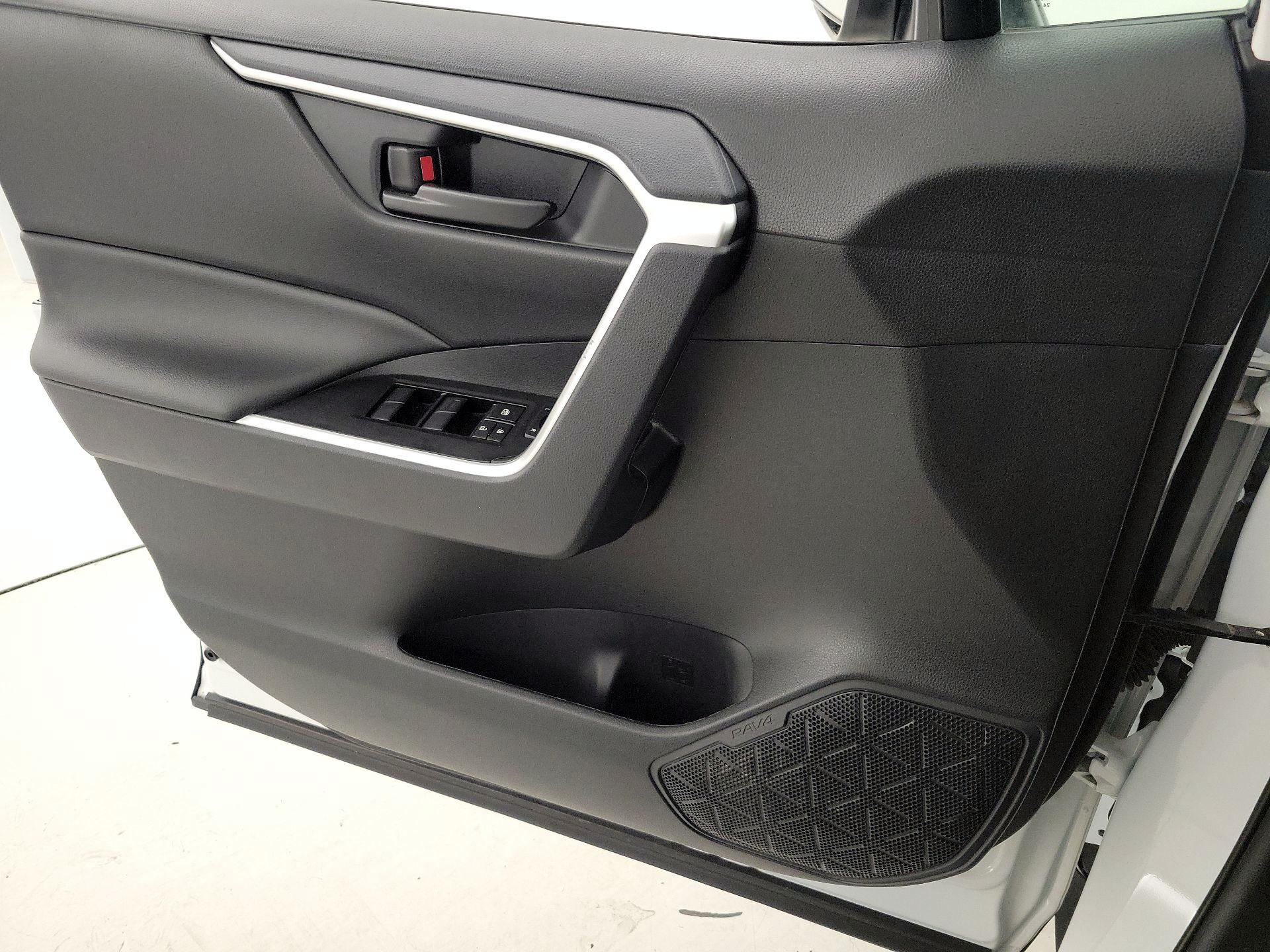 Thumbnail: 2025 Toyota RAV4 - 12