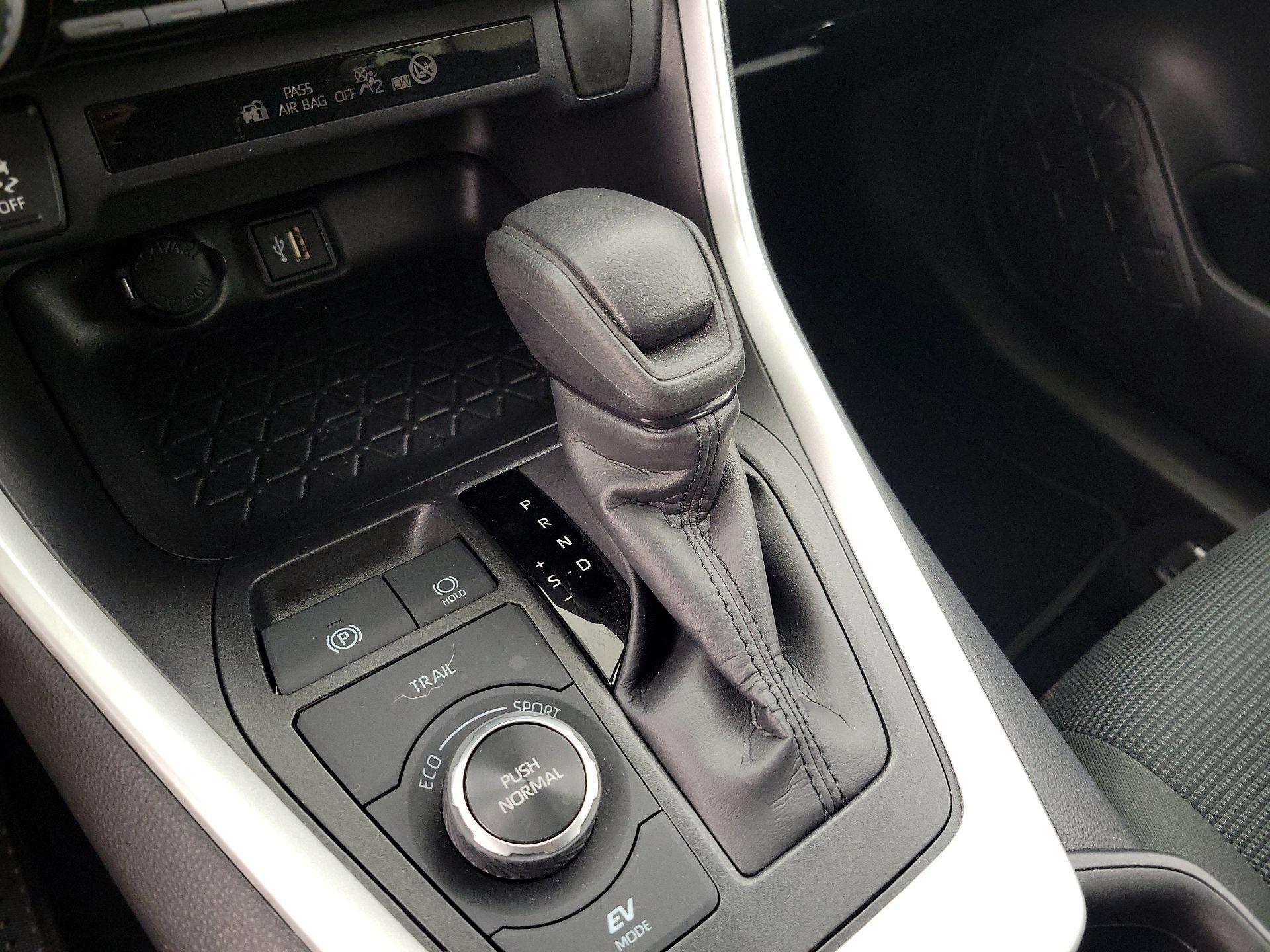 Thumbnail: 2025 Toyota RAV4 - 17