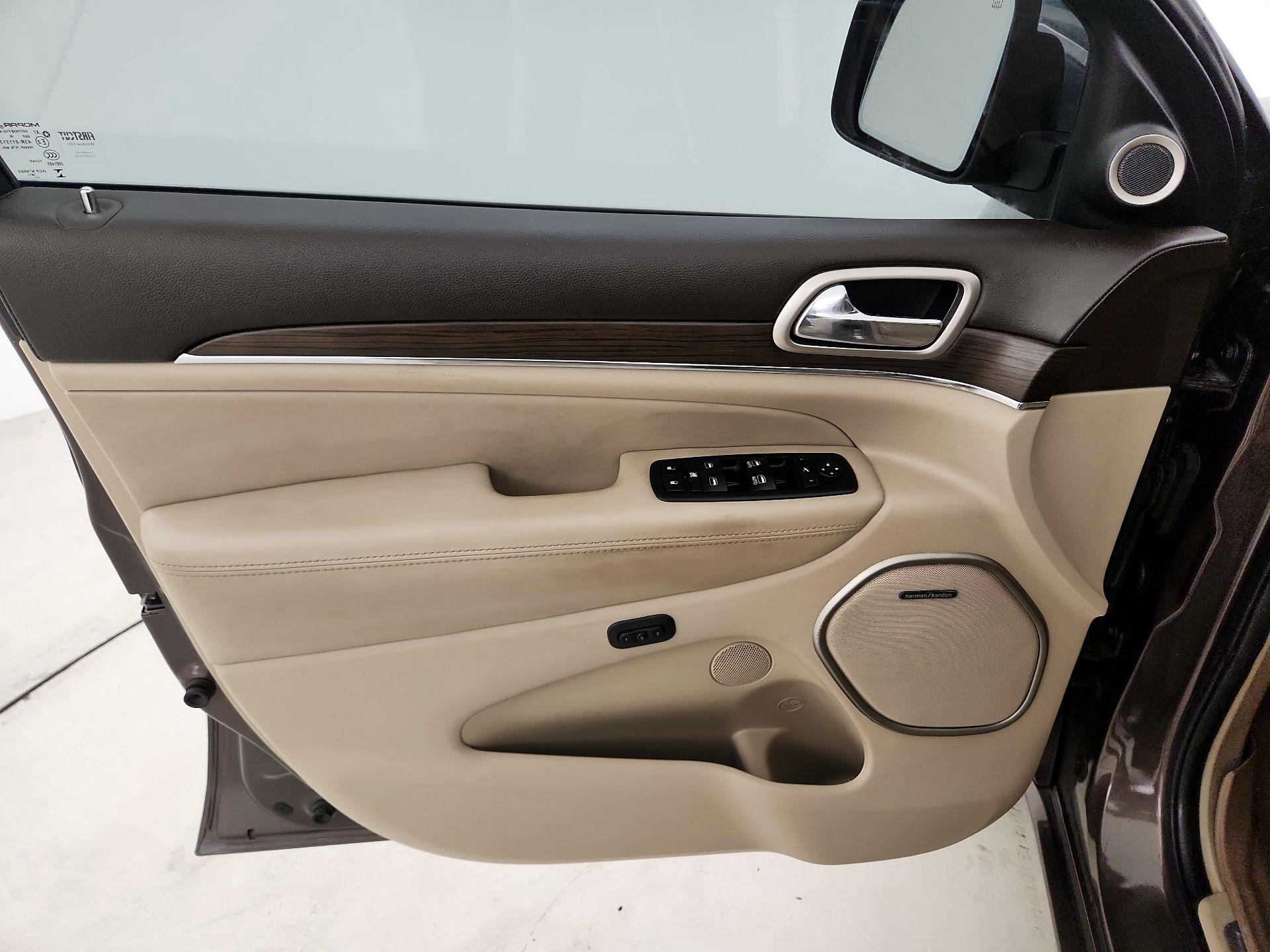 Thumbnail: 2017 Jeep Grand Cherokee - 12