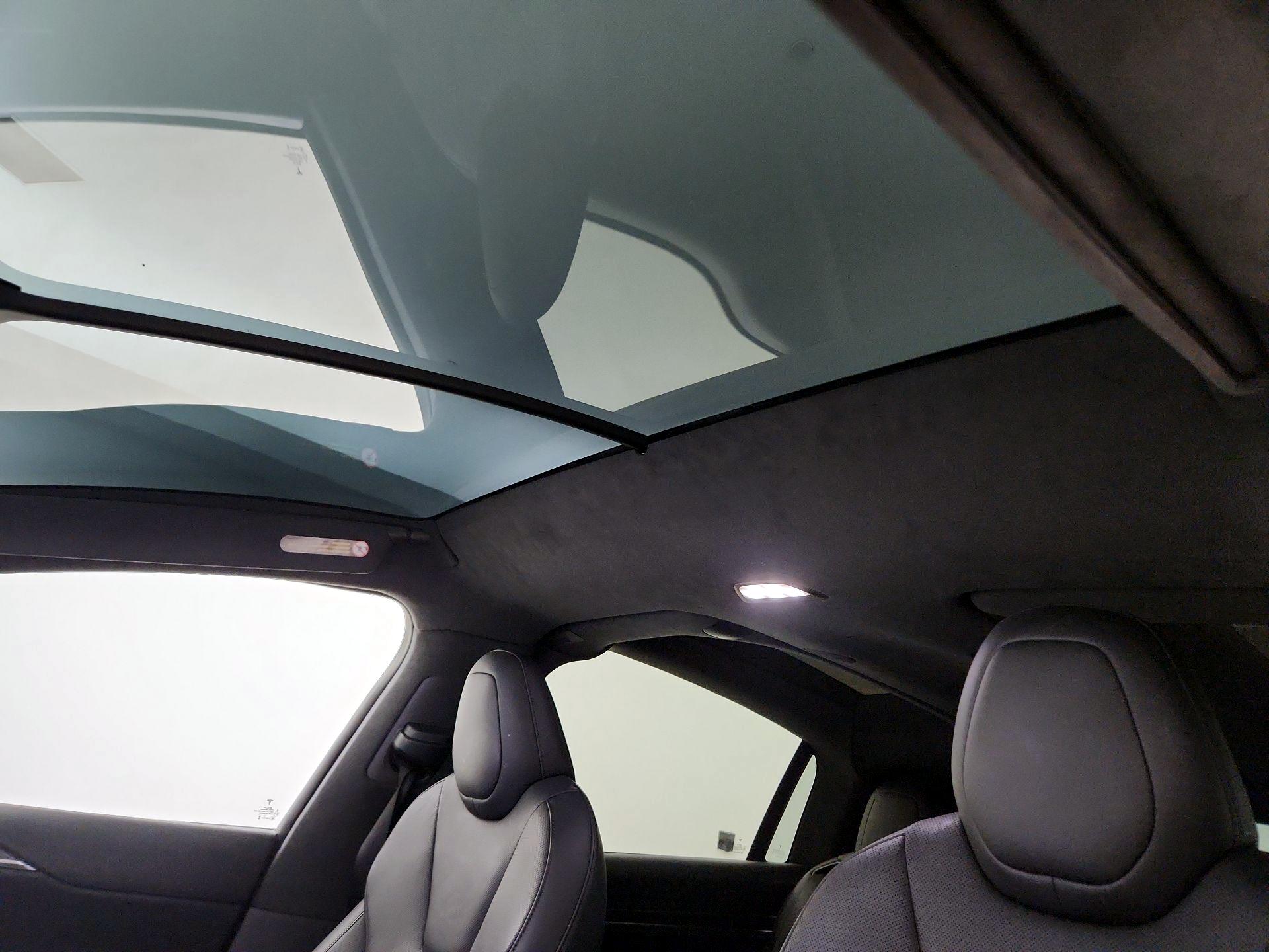 Thumbnail: 2022 Tesla Model X - 18