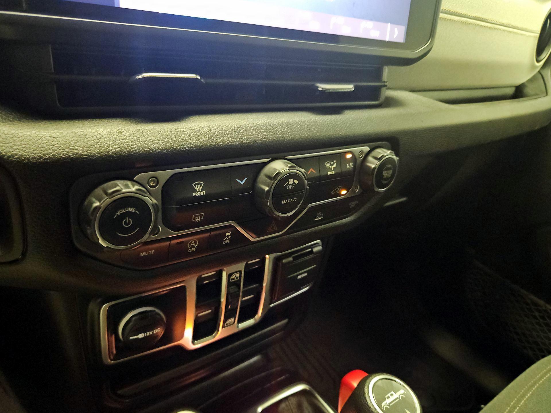 Thumbnail: 2025 Jeep Gladiator - 16