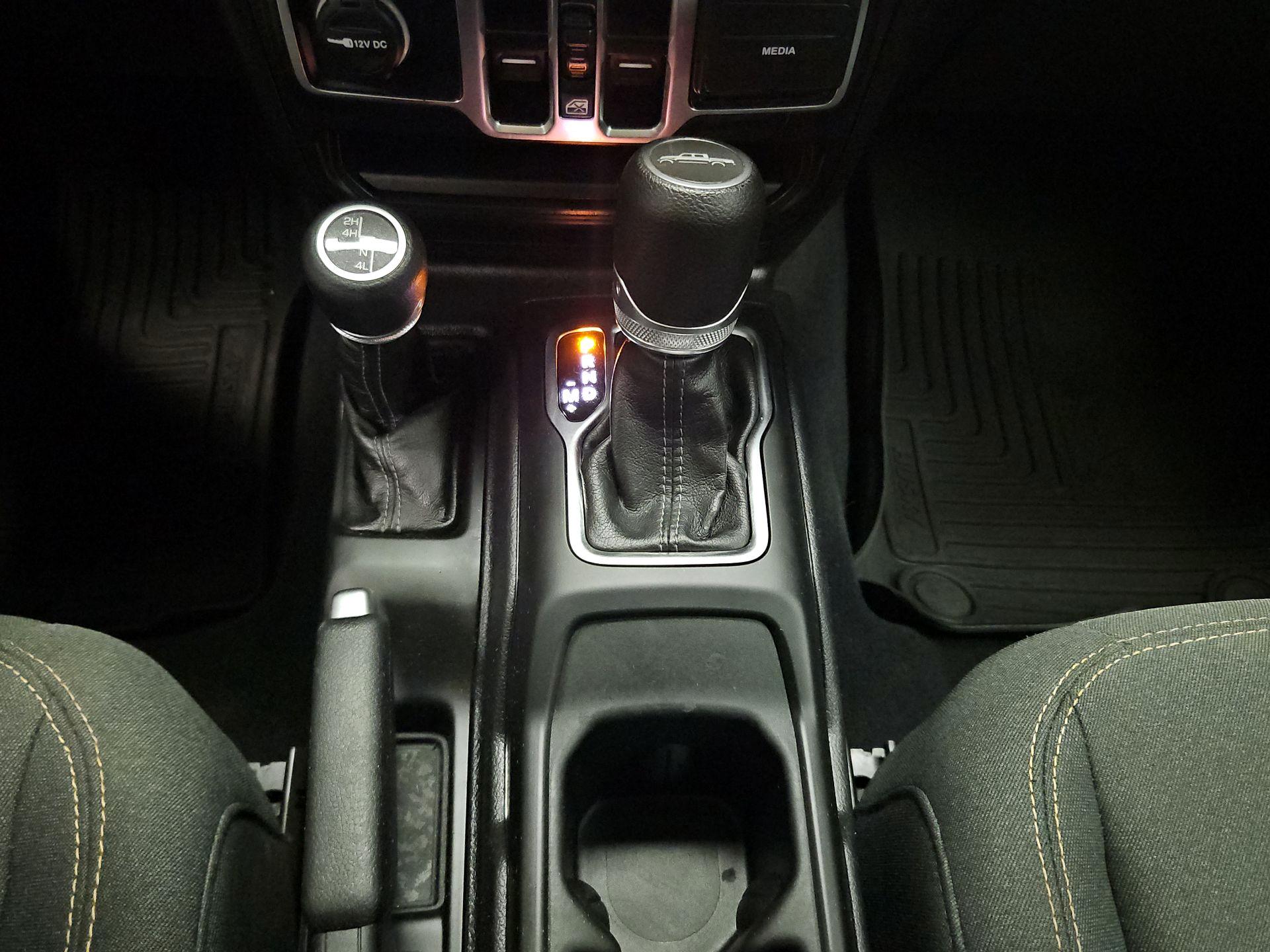 Thumbnail: 2025 Jeep Gladiator - 17