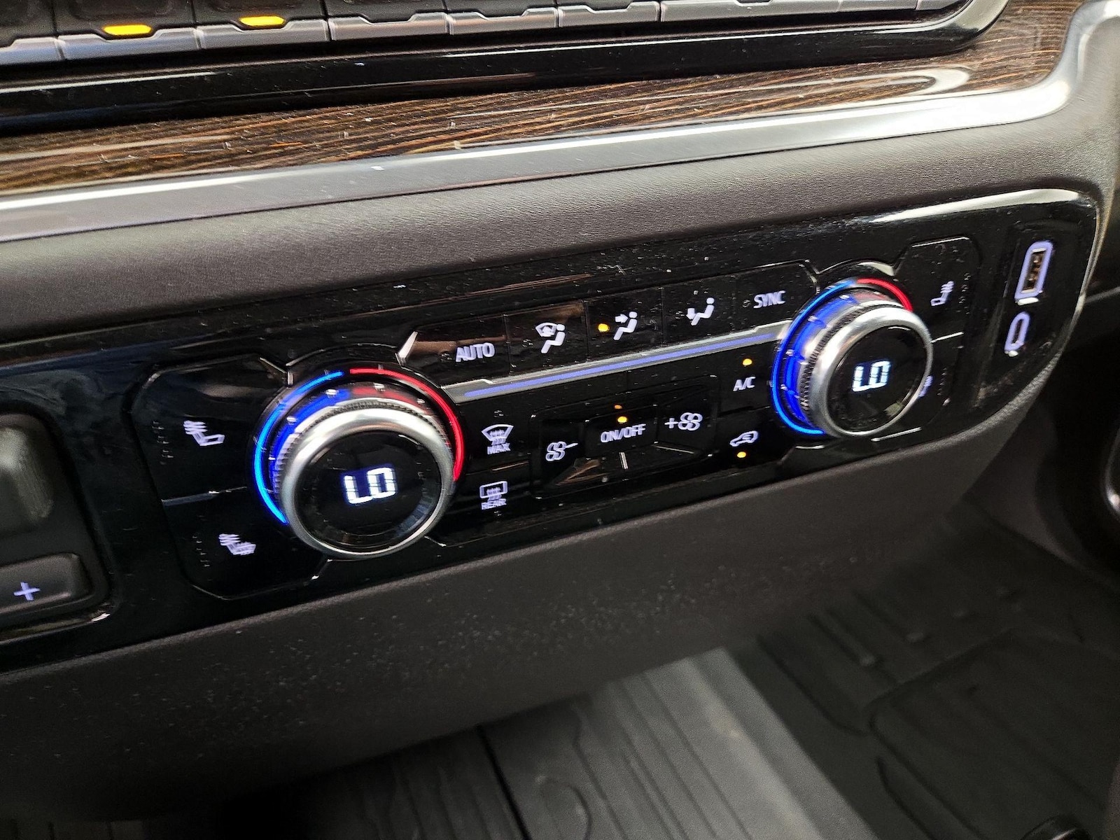 2026 GMC Sierra 1500 SLE - Photo 17