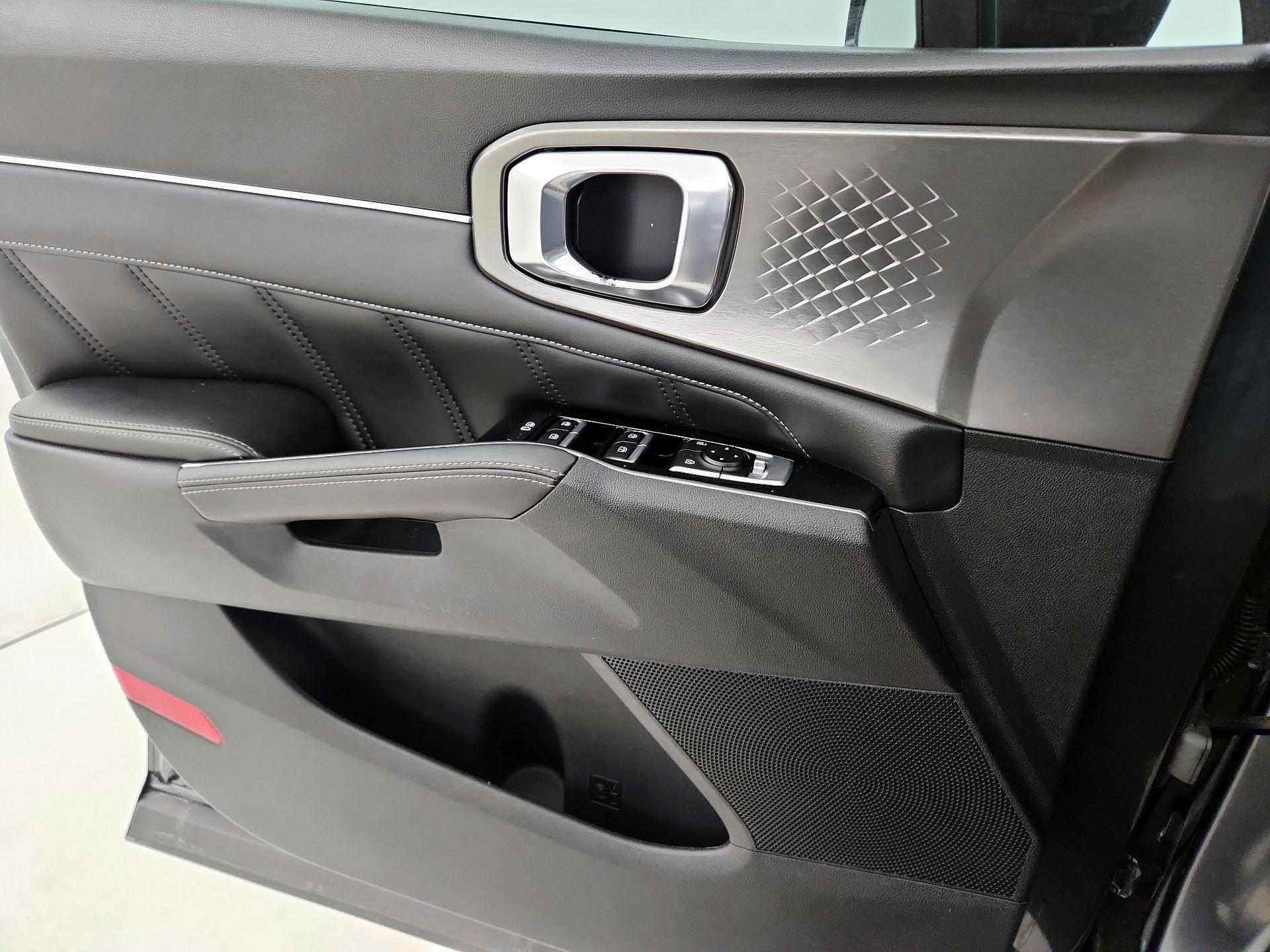 Thumbnail: 2022 Kia Sorento - 12