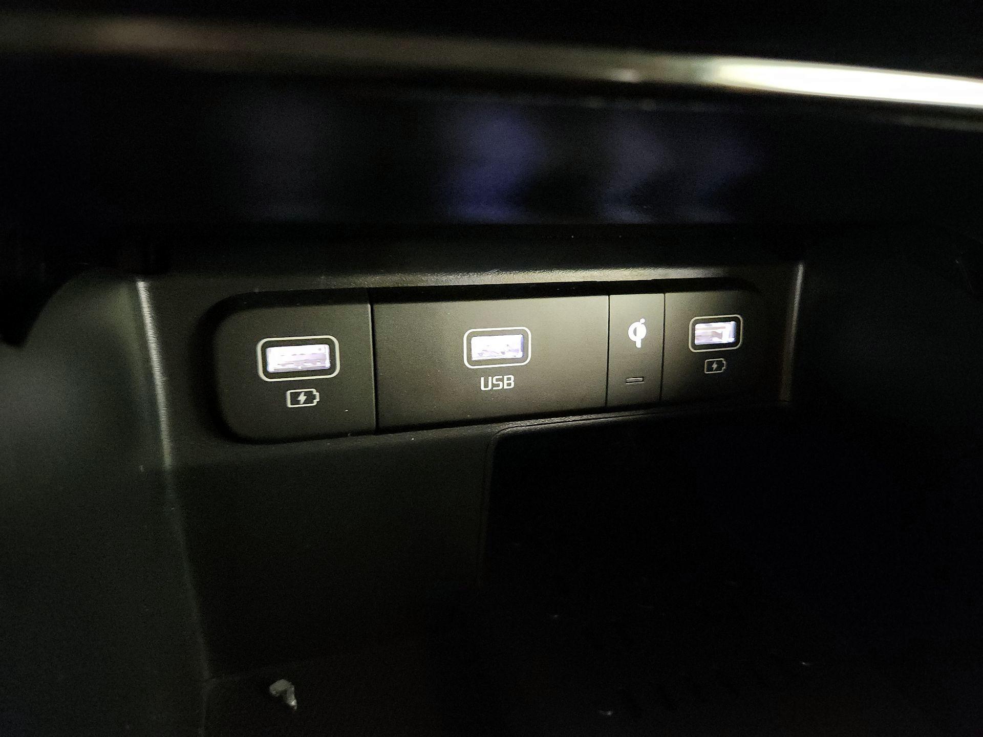 Thumbnail: 2022 Kia Sorento - 19