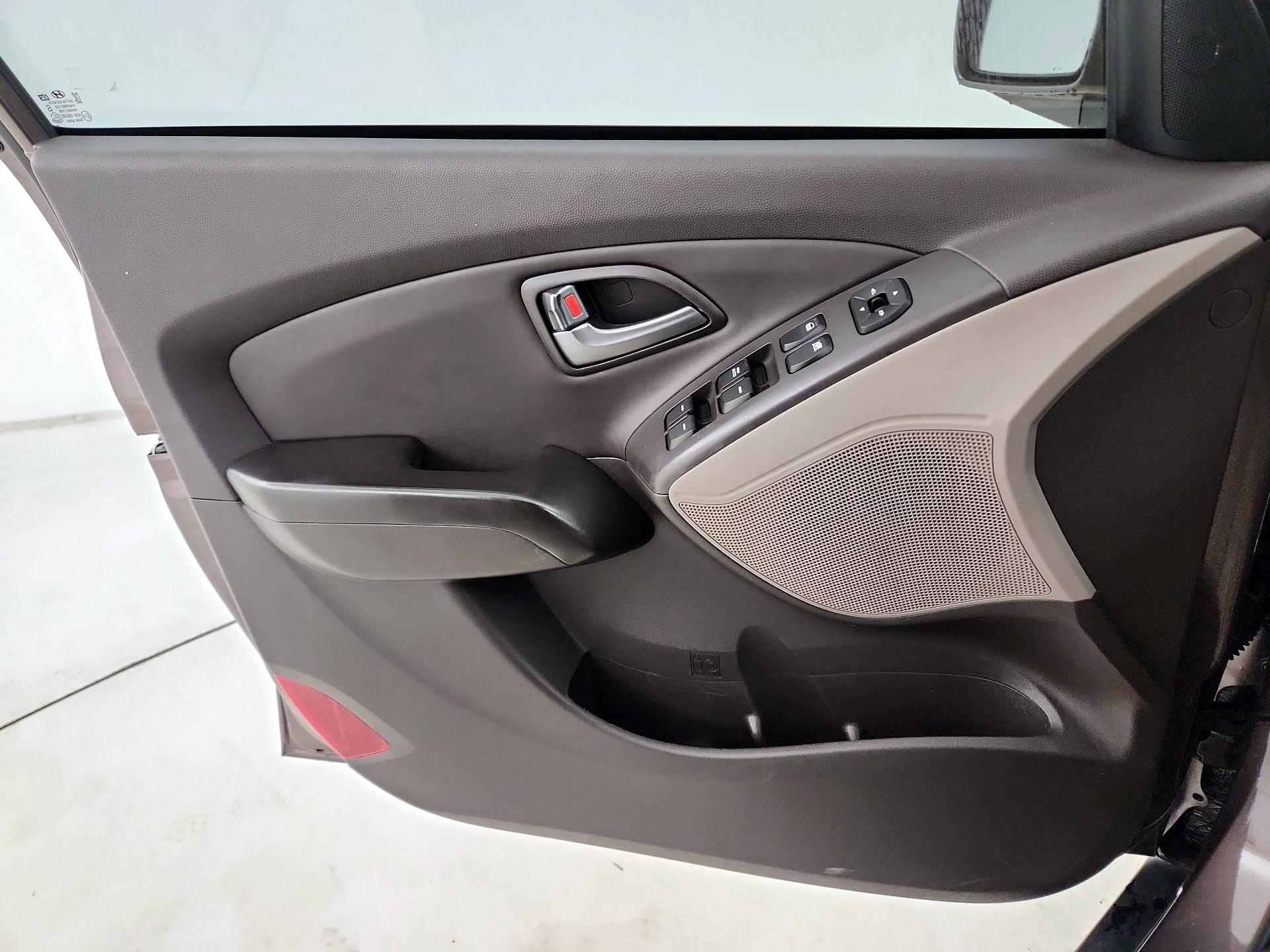 Thumbnail: 2015 Hyundai Tucson - 12