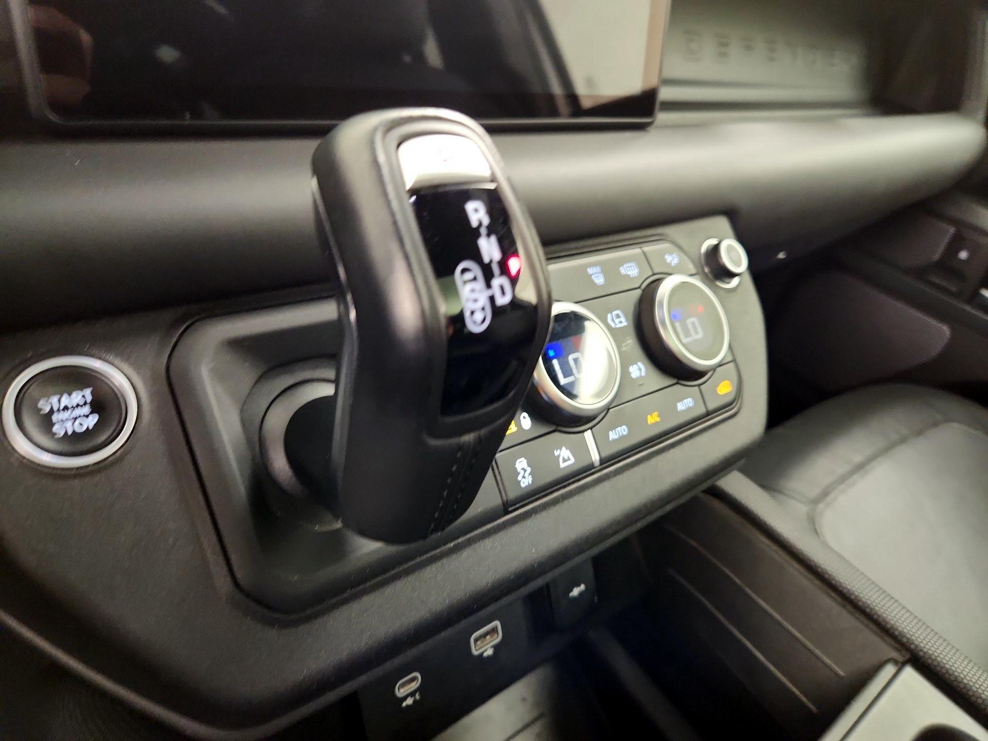 Thumbnail: 2021 Land Rover Defender - 17