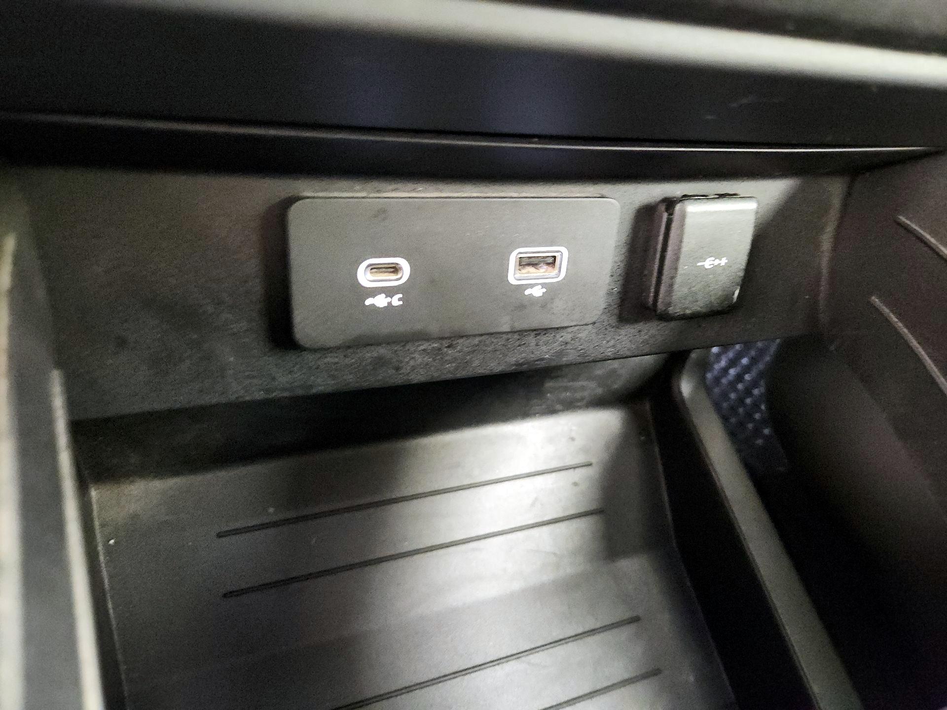 Thumbnail: 2021 Land Rover Defender - 18