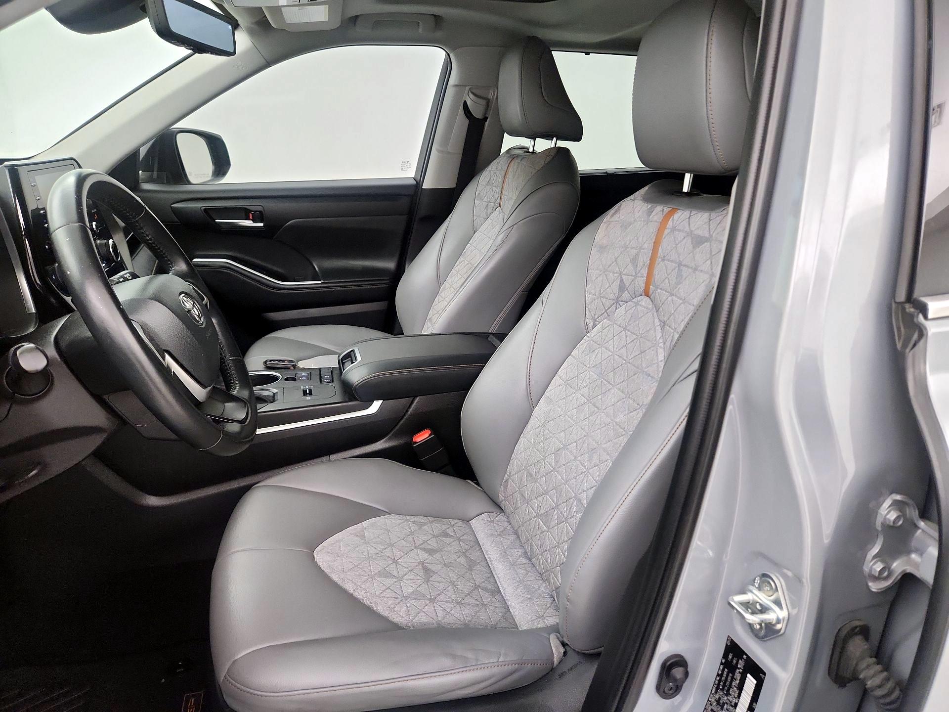 Thumbnail: 2022 Toyota Highlander - 9