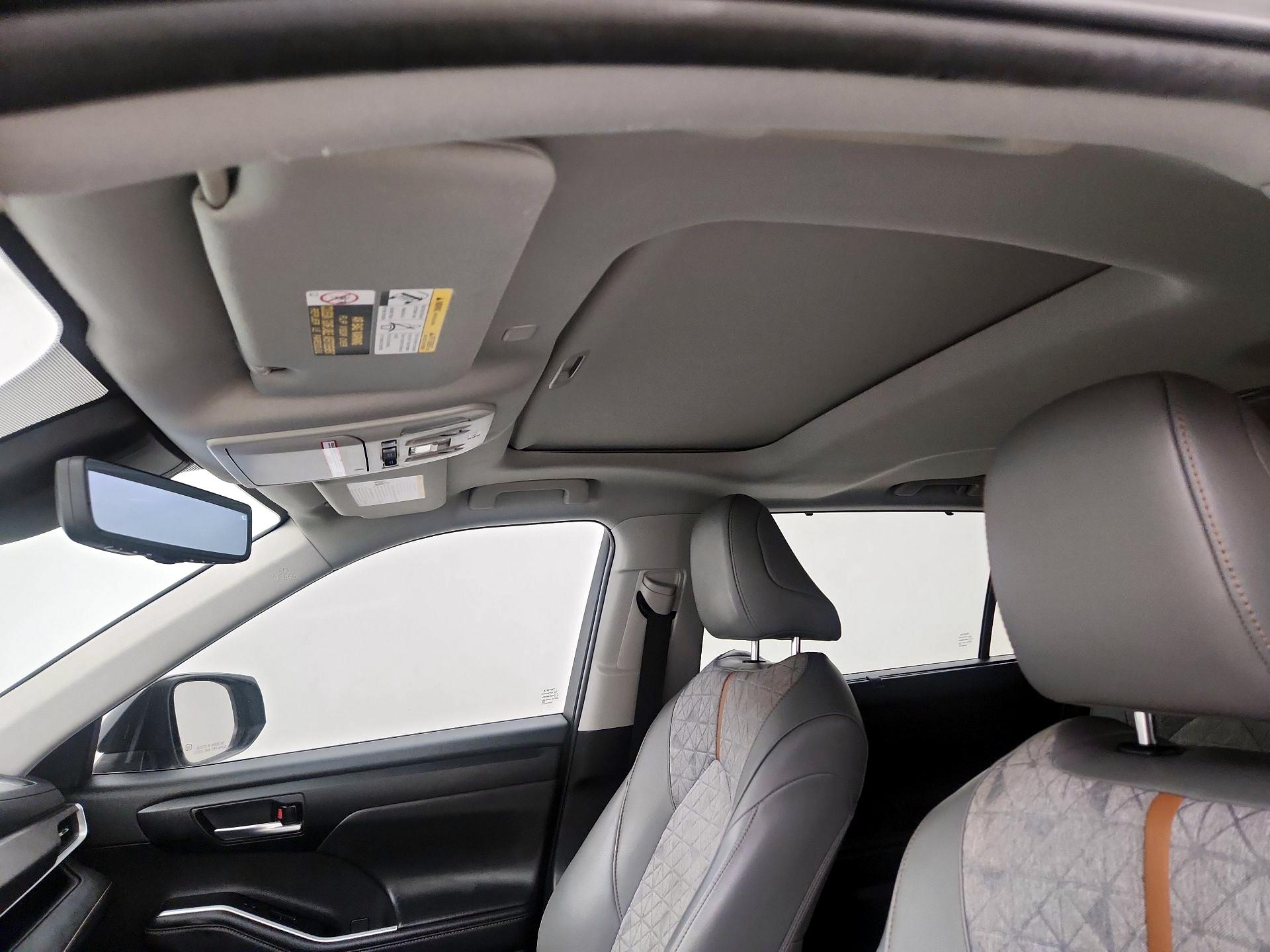 Thumbnail: 2022 Toyota Highlander - 17