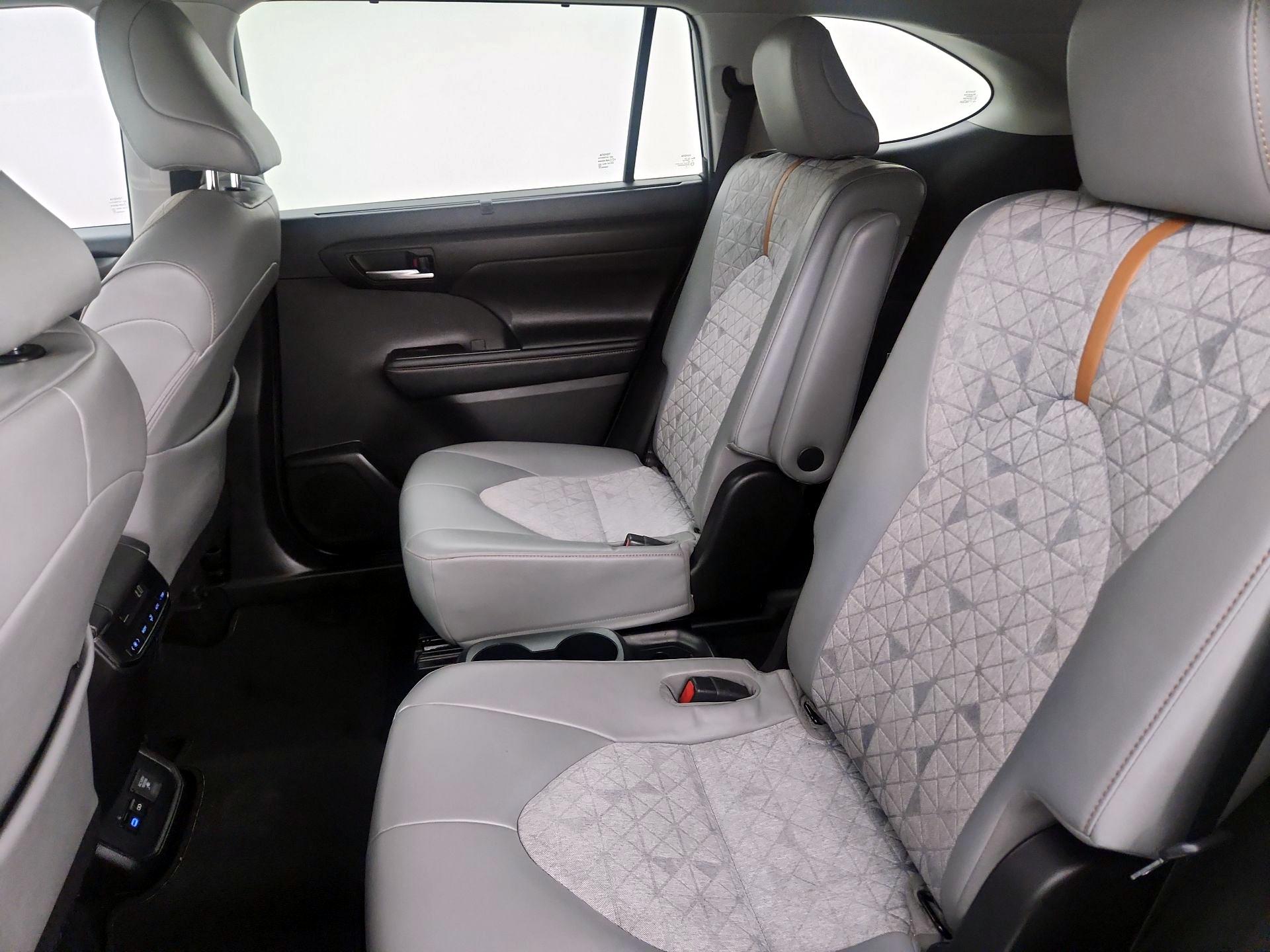 Thumbnail: 2022 Toyota Highlander - 18