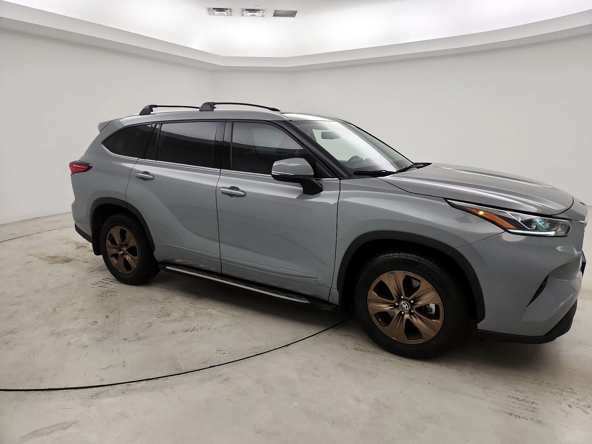 Thumbnail: 2022 Toyota Highlander - 4