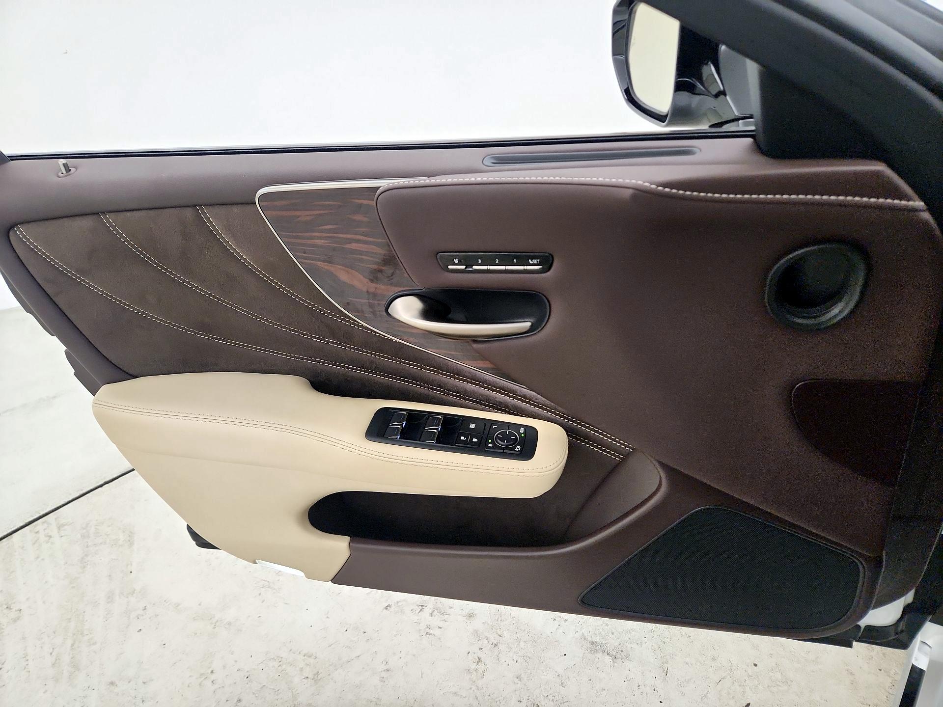 Thumbnail: 2020 Lexus LS - 12