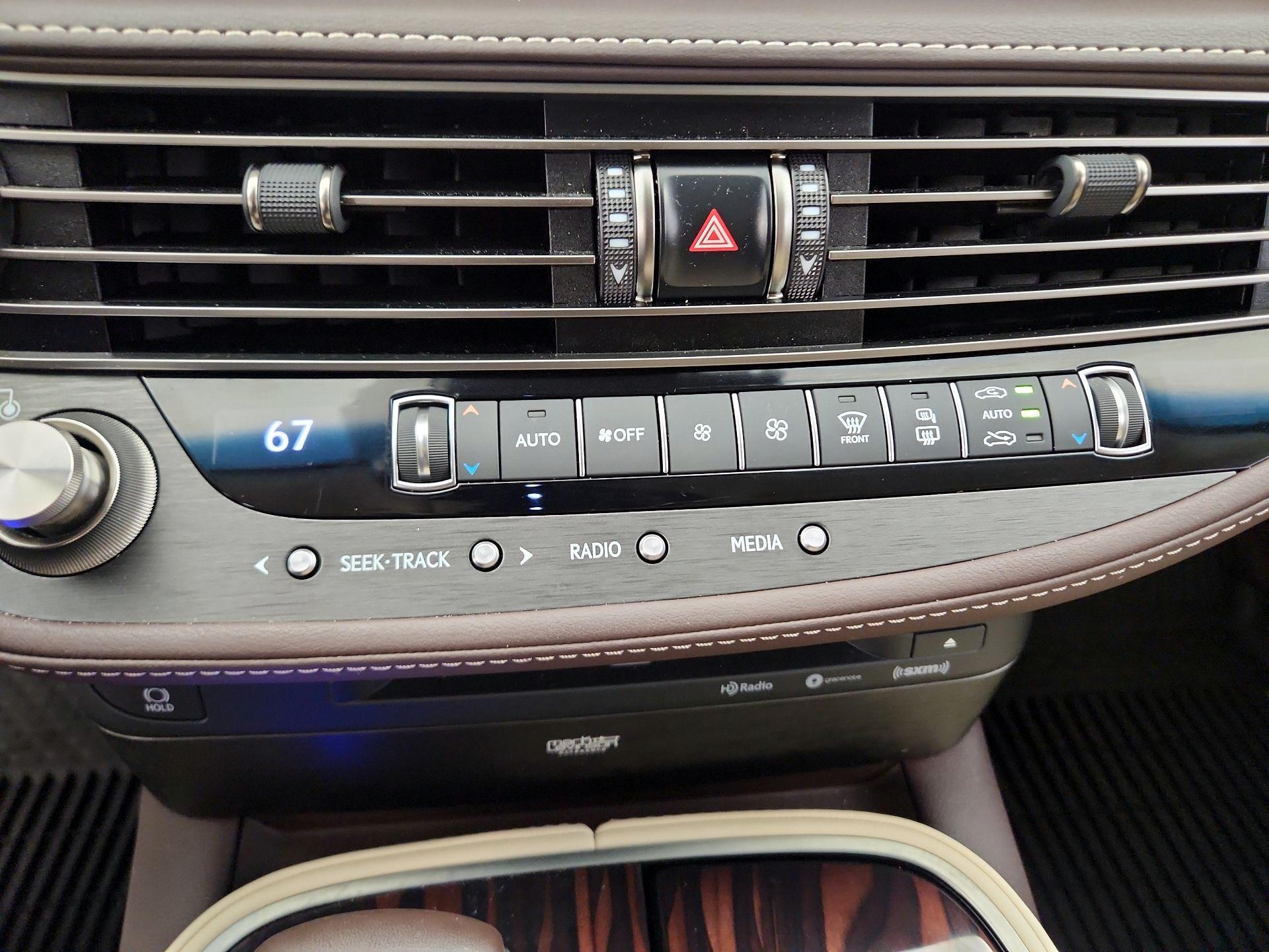 Thumbnail: 2020 Lexus LS - 17