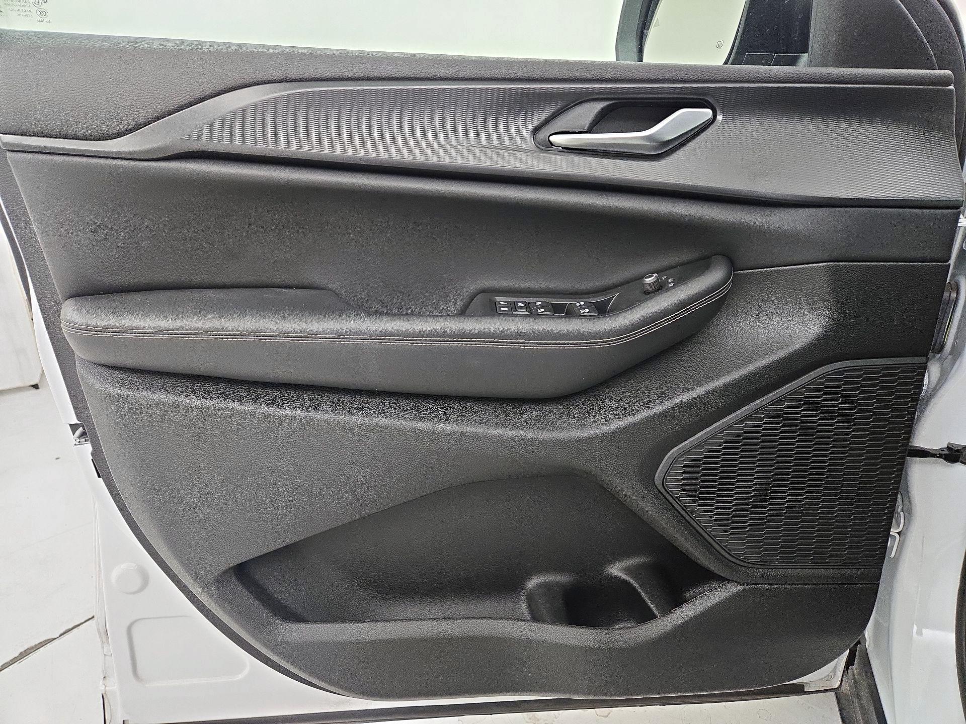 Thumbnail: 2023 Jeep Grand Cherokee - 12