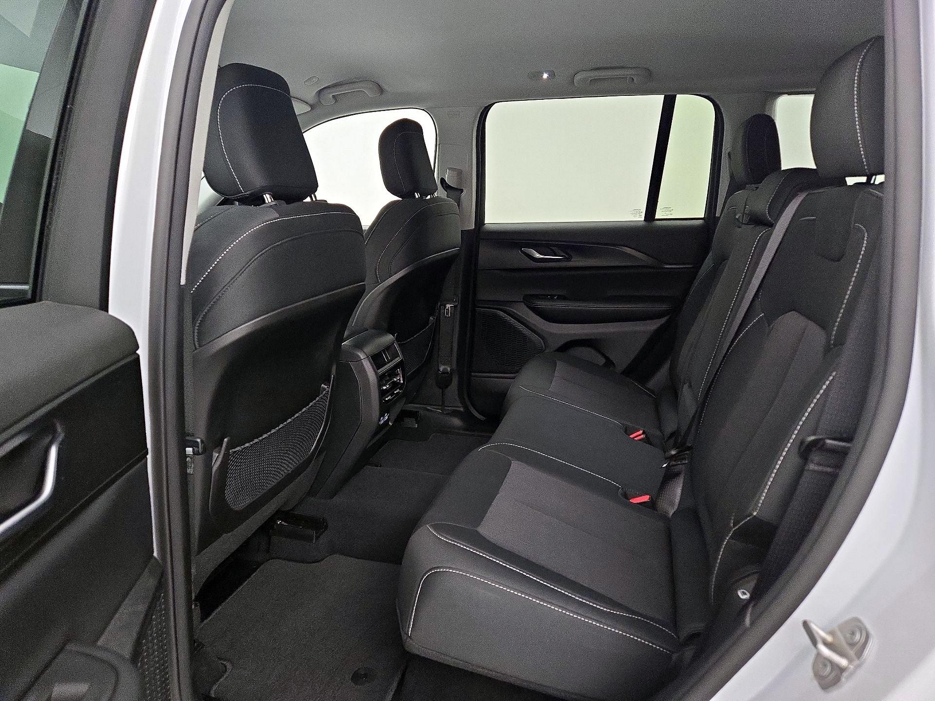 Thumbnail: 2023 Jeep Grand Cherokee - 19