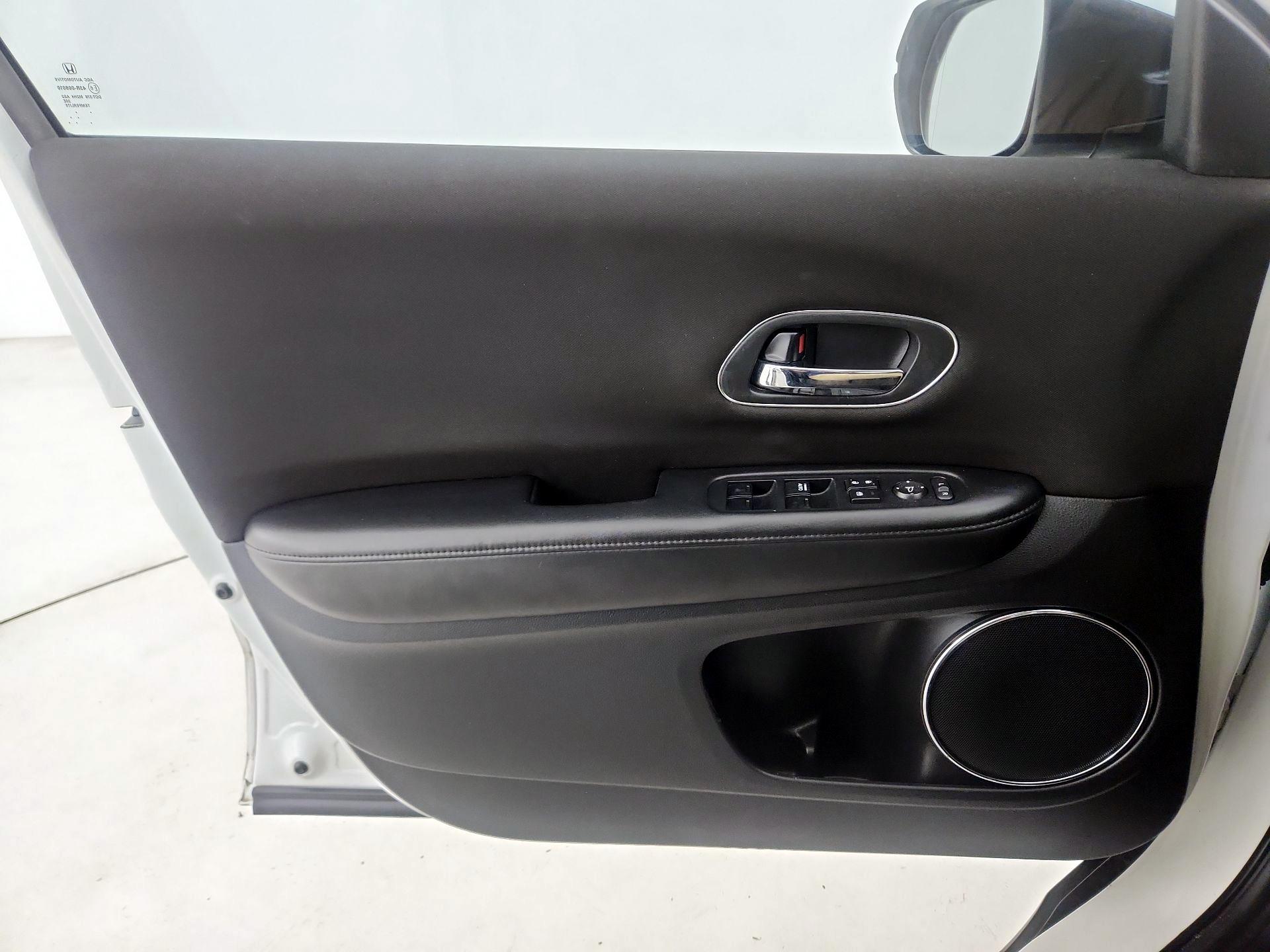 Thumbnail: 2016 Honda HR-V - 12