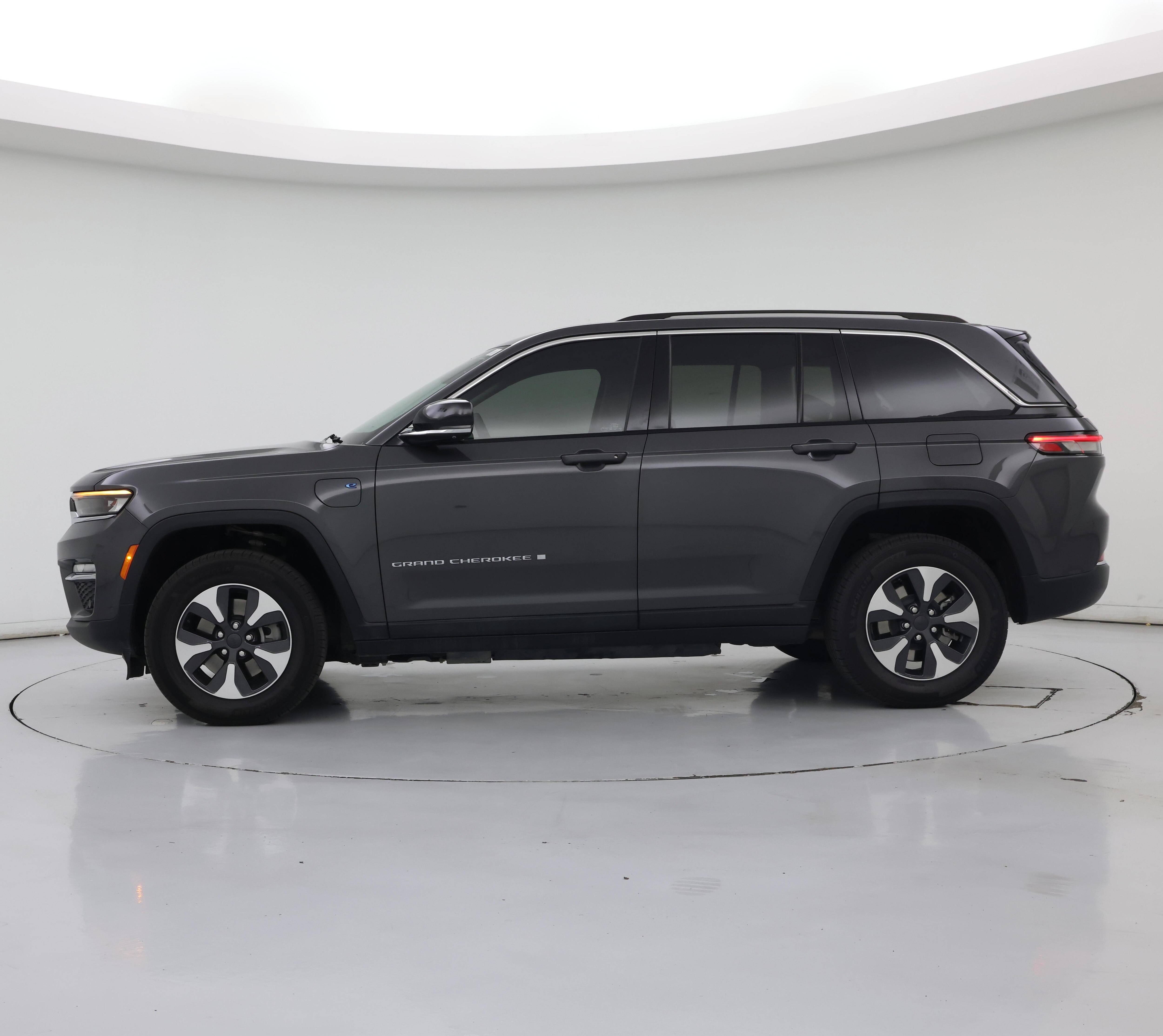 Thumbnail: 2022 Jeep Grand Cherokee - 3