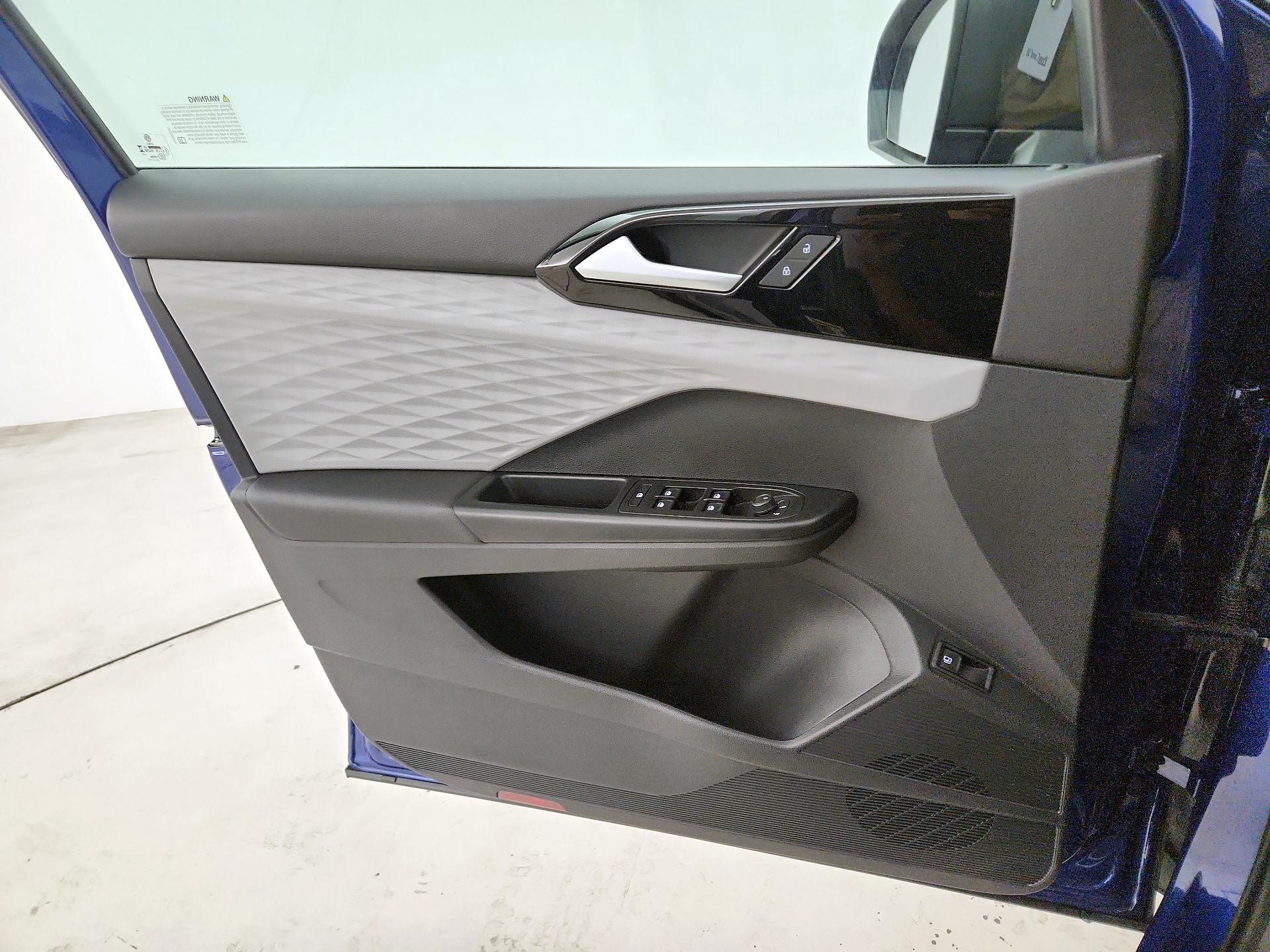 Thumbnail: 2023 Volkswagen Taos - 12