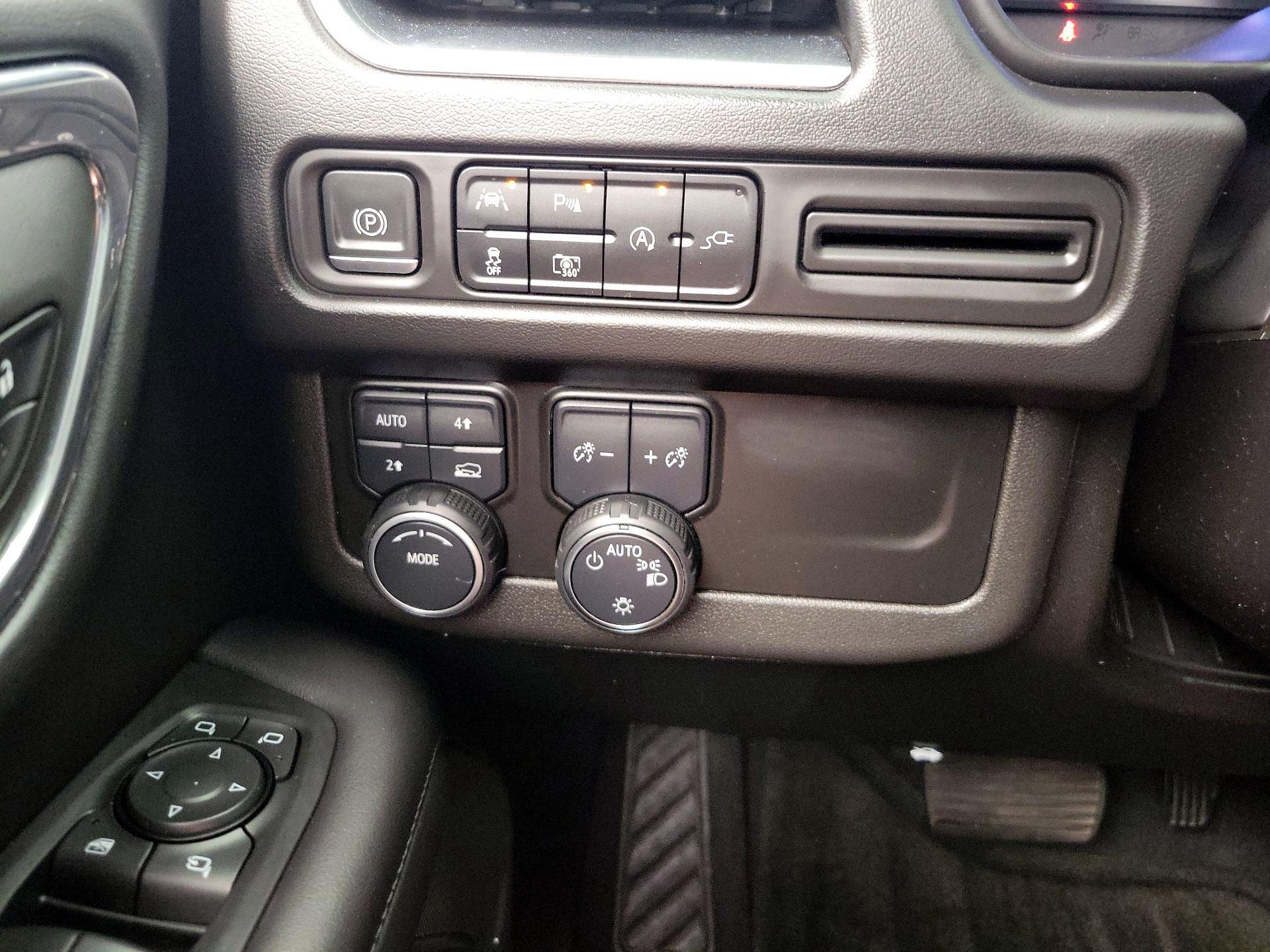 Thumbnail: 2022 Chevrolet Suburban - 13