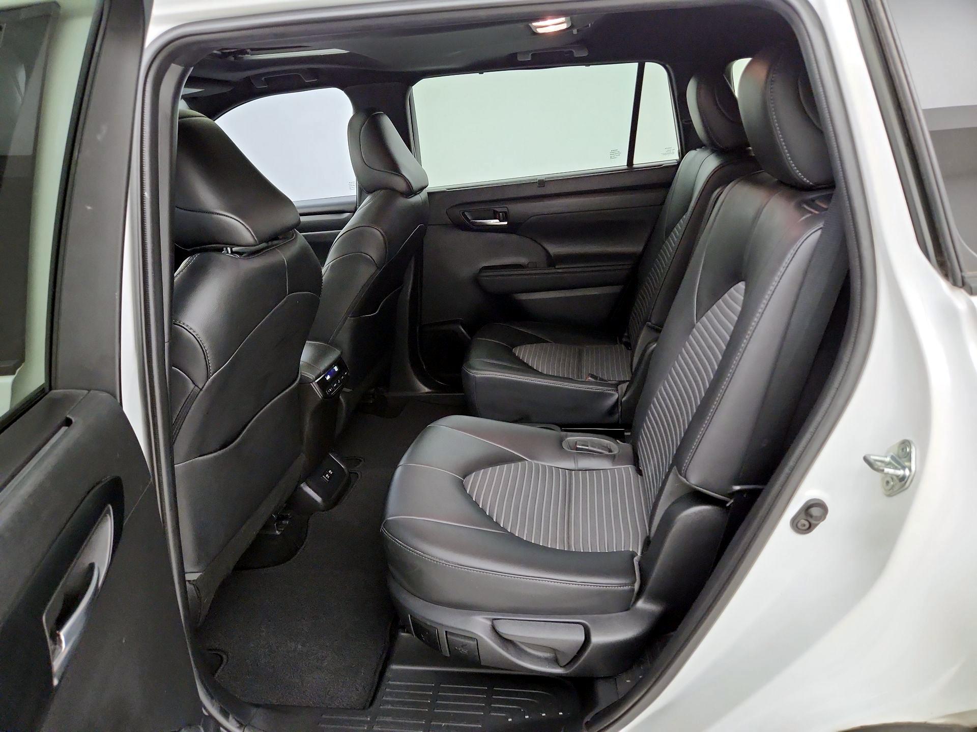 Thumbnail: 2021 Toyota Highlander - 18