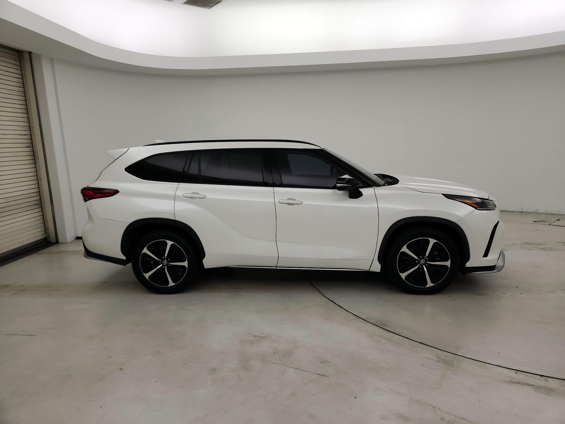 Thumbnail: 2021 Toyota Highlander - 4