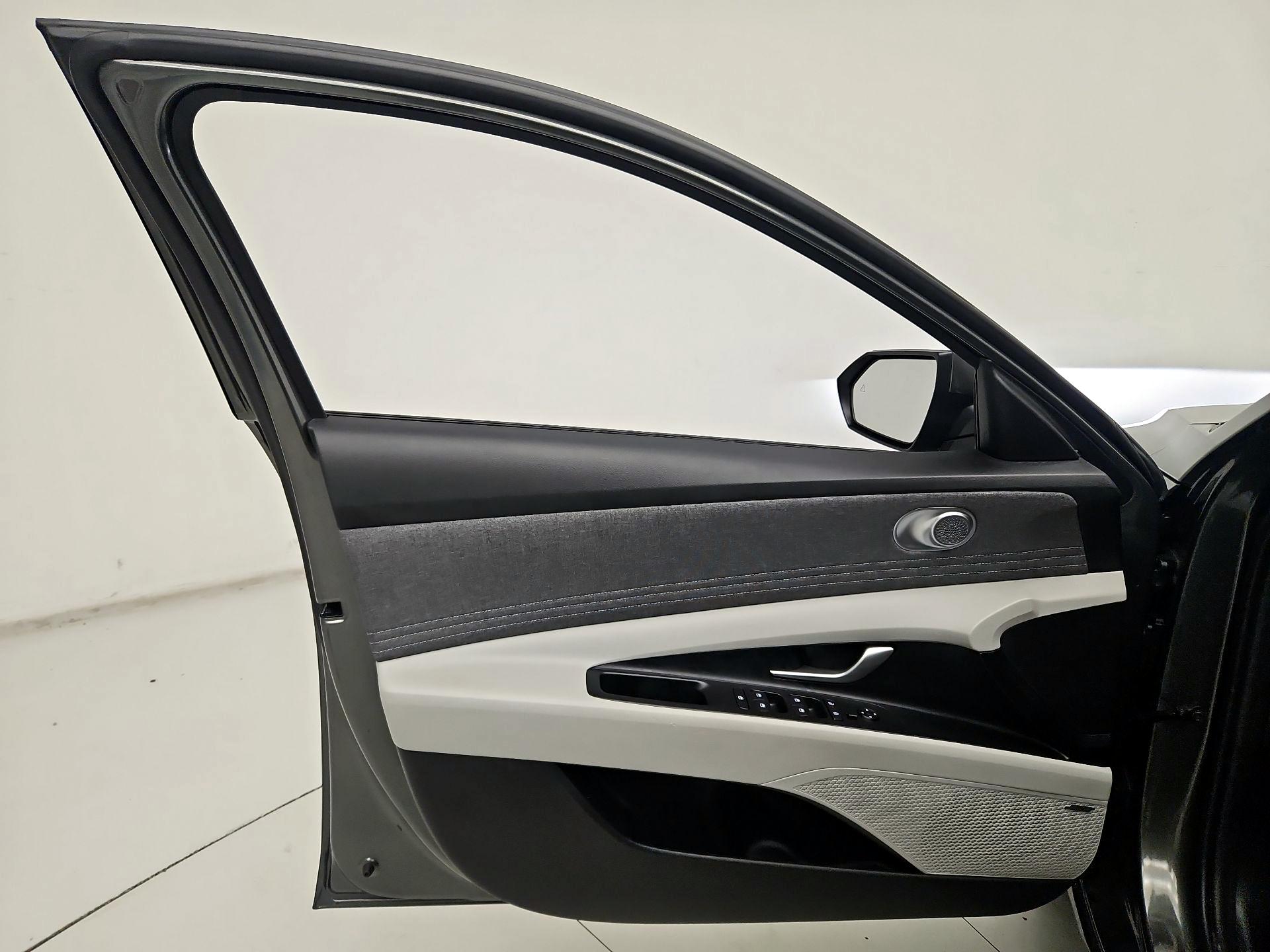Thumbnail: 2024 Hyundai Elantra - 12