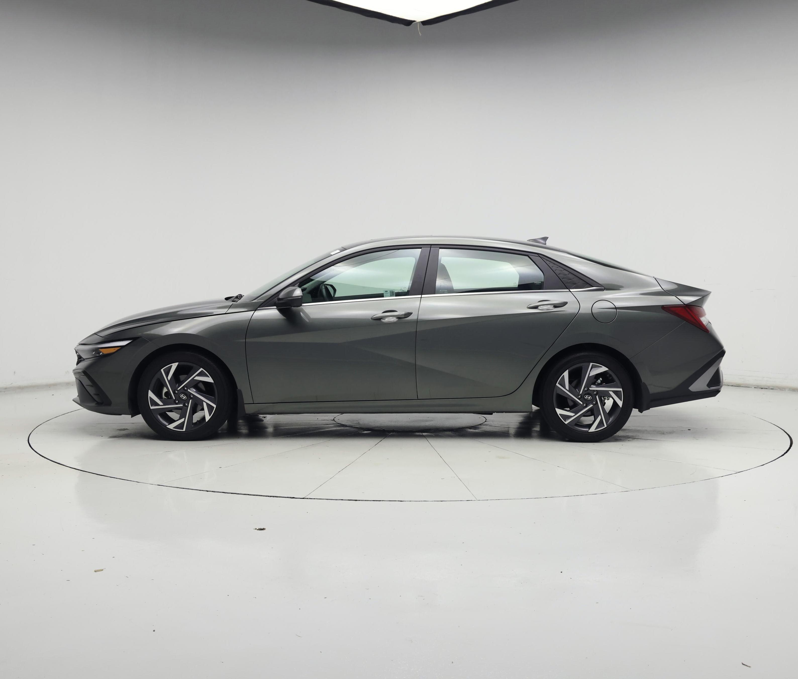 Thumbnail: 2024 Hyundai Elantra - 3