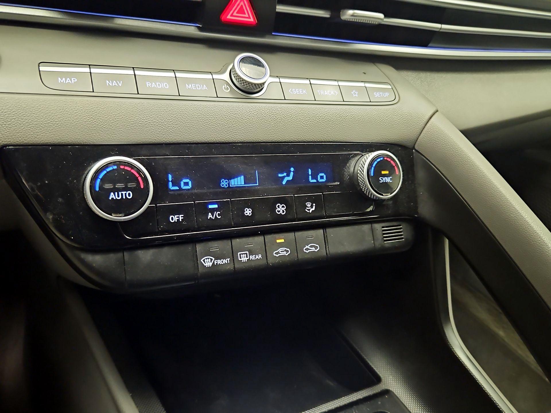 Thumbnail: 2024 Hyundai Elantra - 17