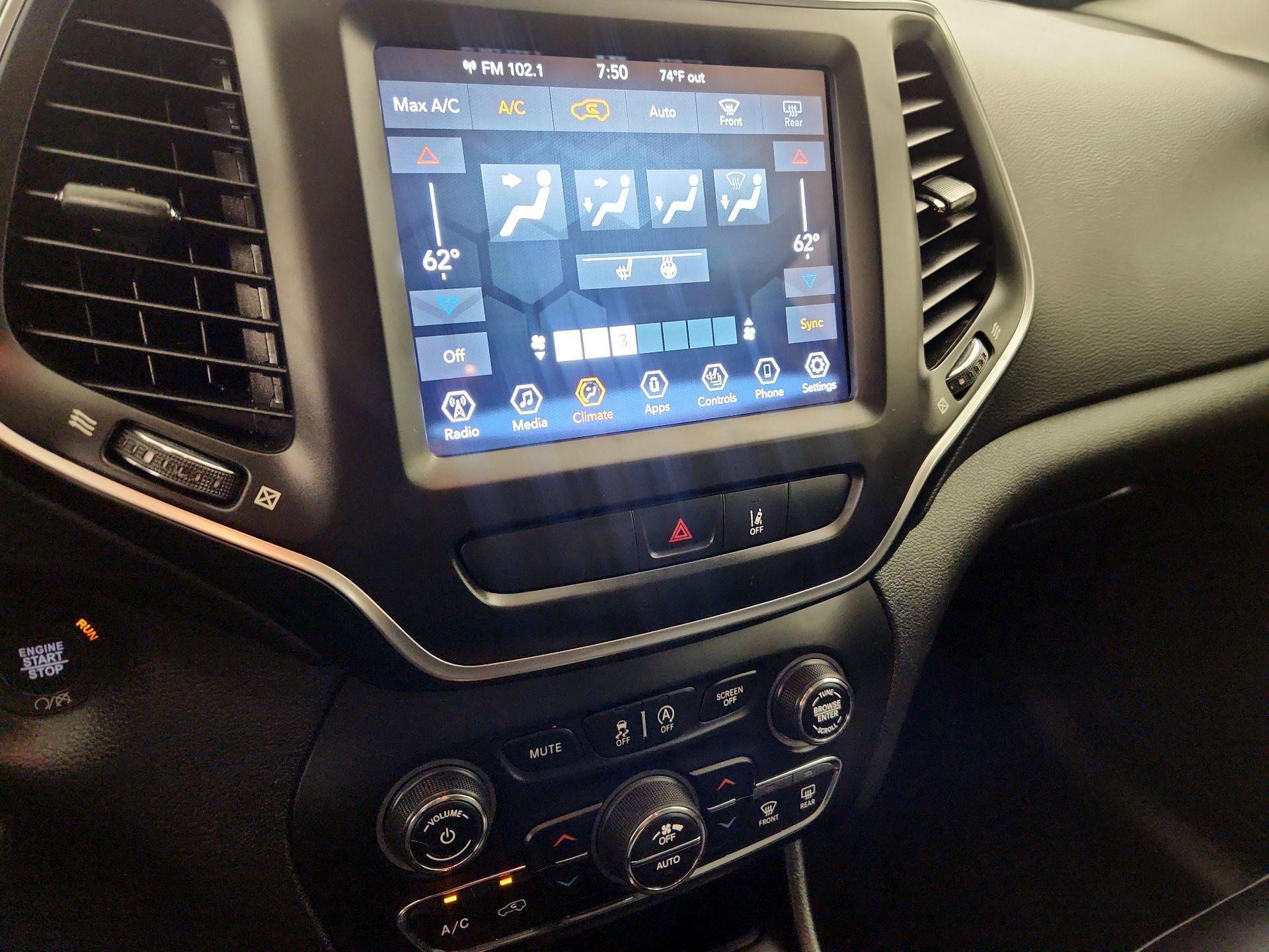 Thumbnail: 2022 Jeep Cherokee - 16