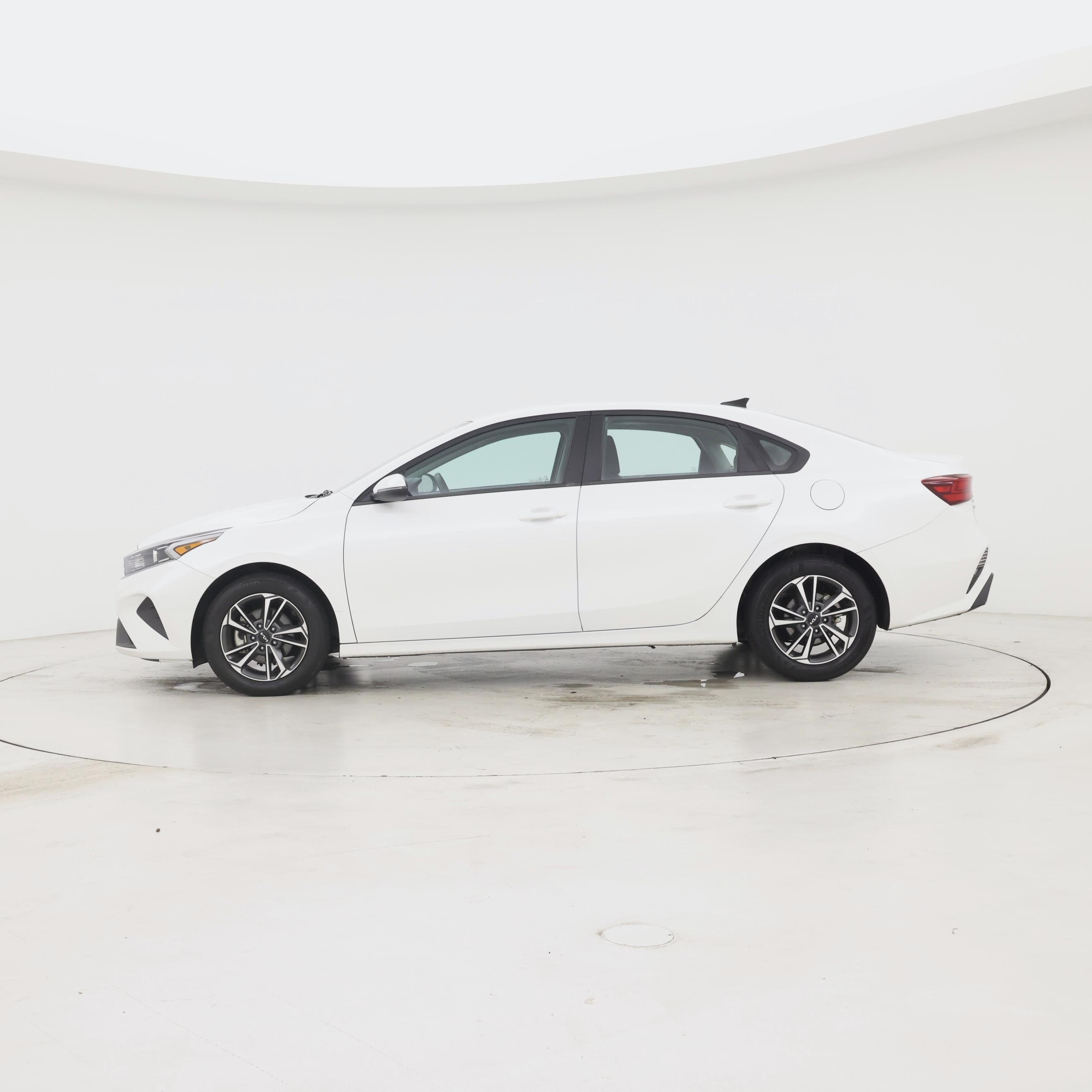 Thumbnail: 2024 Kia Forte - 3