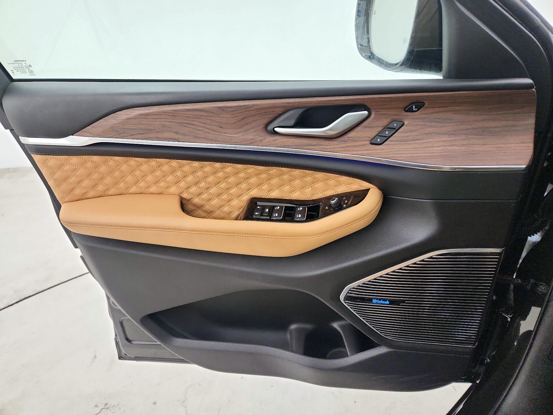 Thumbnail: 2023 Jeep Grand Cherokee L - 12