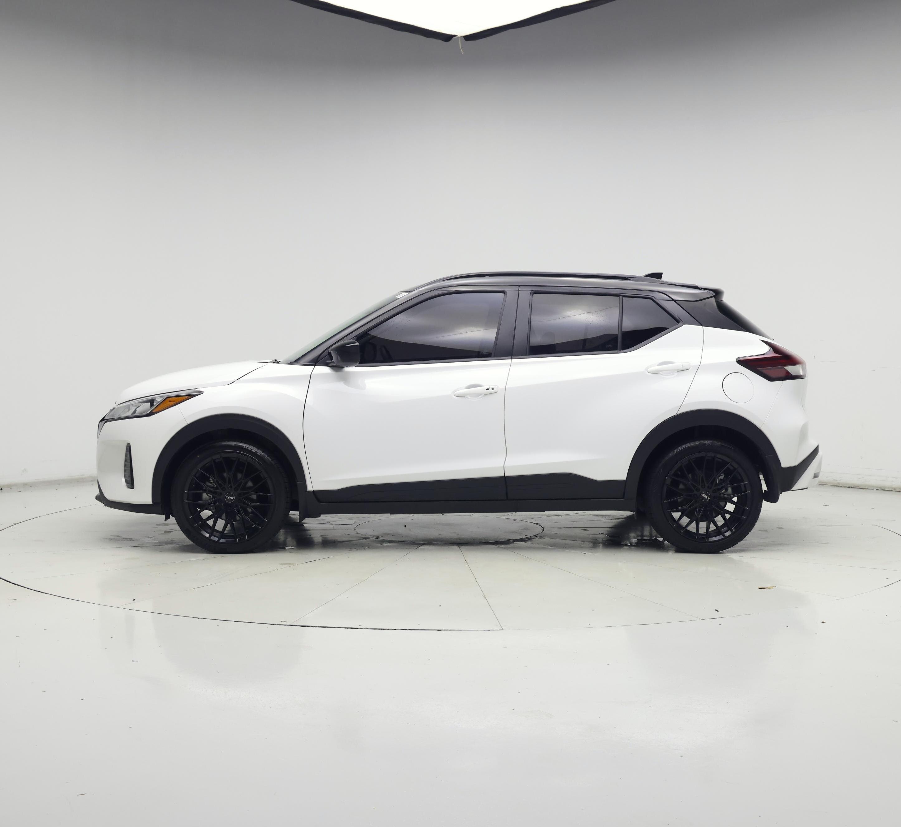 Thumbnail: 2024 Nissan Kicks - 3