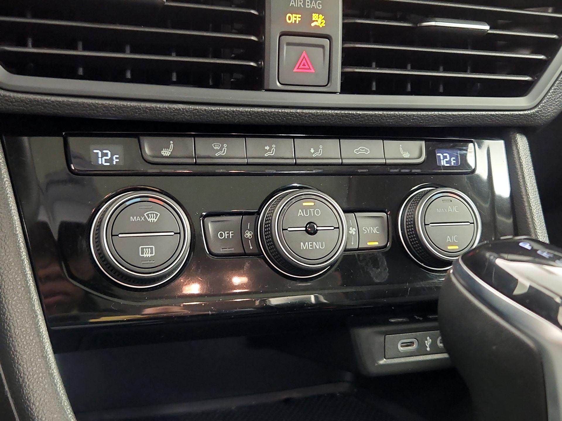 Thumbnail: 2024 Volkswagen Jetta - 16