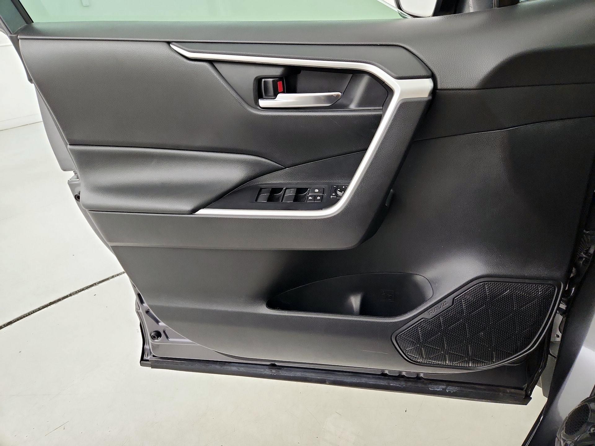 Thumbnail: 2021 Toyota RAV4 - 12