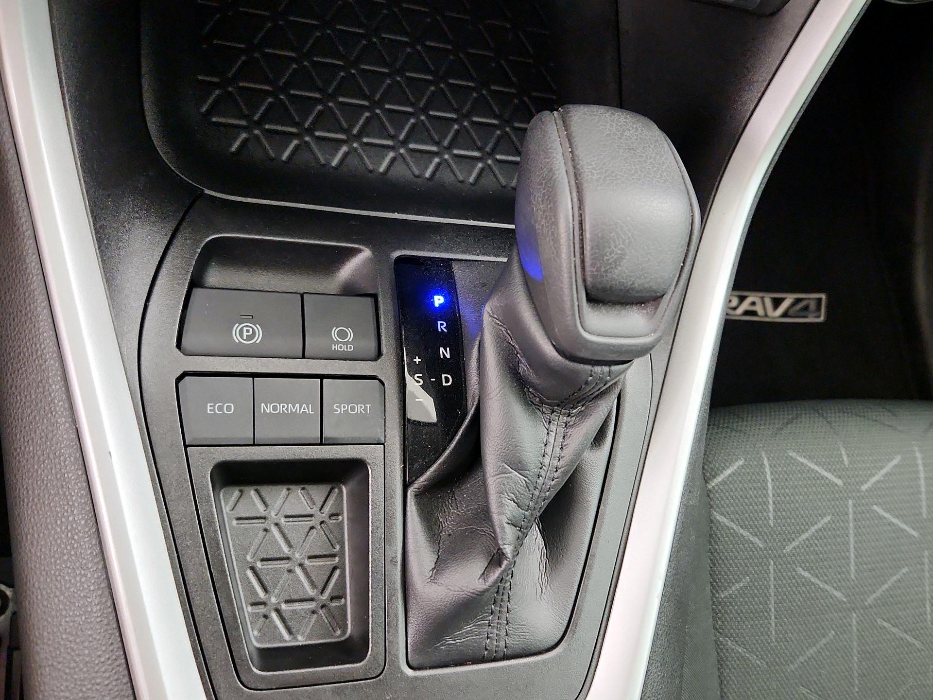 Thumbnail: 2021 Toyota RAV4 - 17