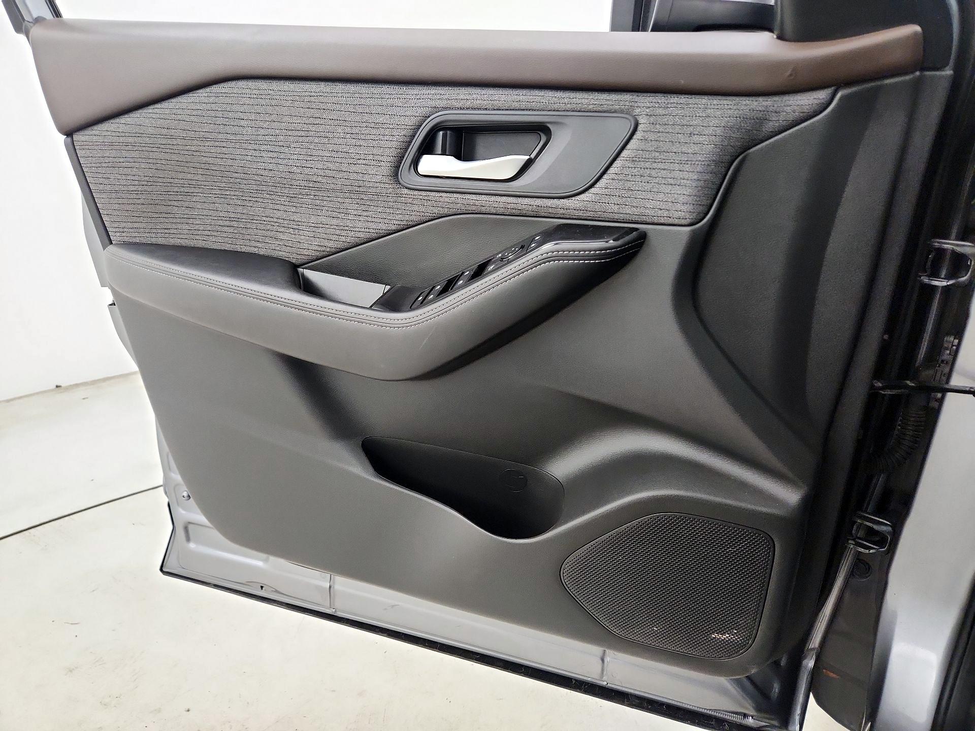 Thumbnail: 2023 Nissan Rogue - 12