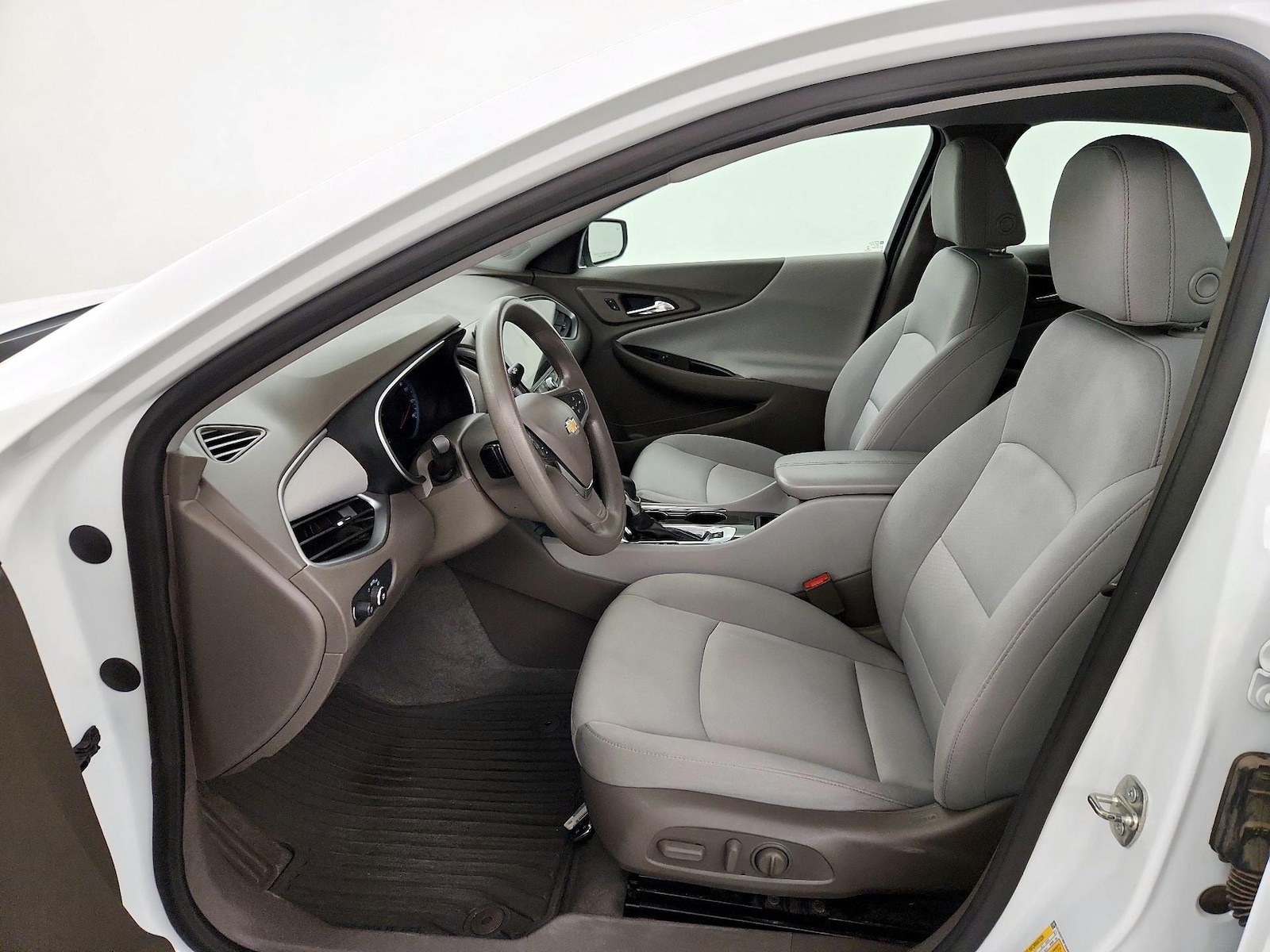 2024 Chevrolet Malibu 1LT - Photo 12
